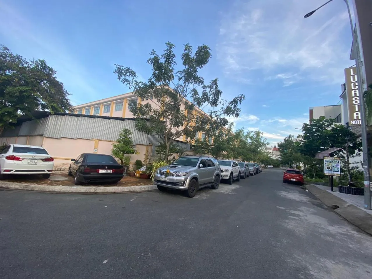 Parking in Lucasta Hotel