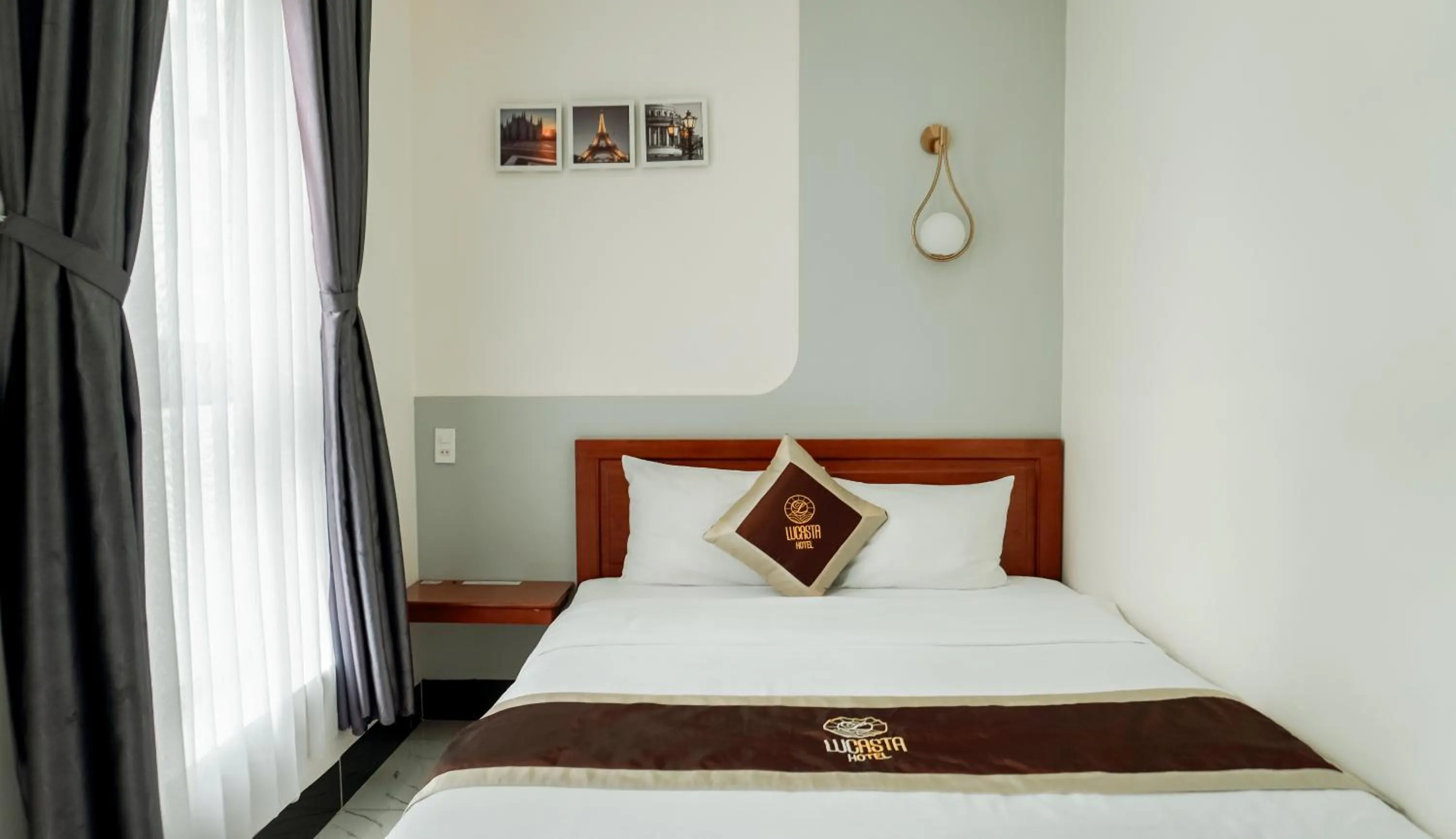 Bed in Lucasta Hotel