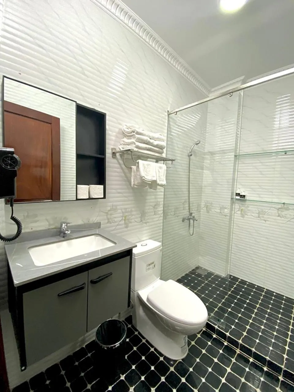 Shower in Lucasta Hotel