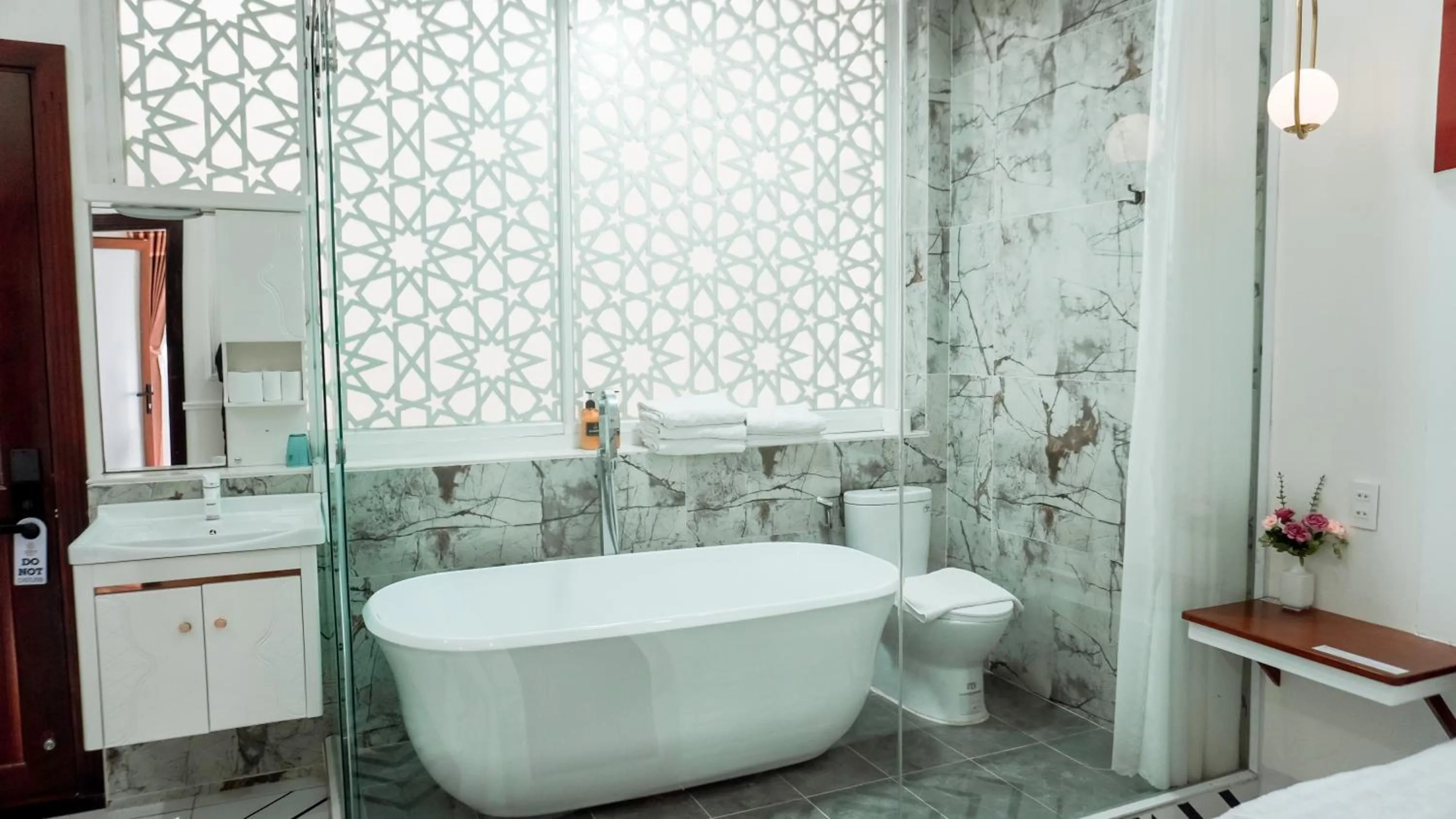 Bath in Lucasta Hotel