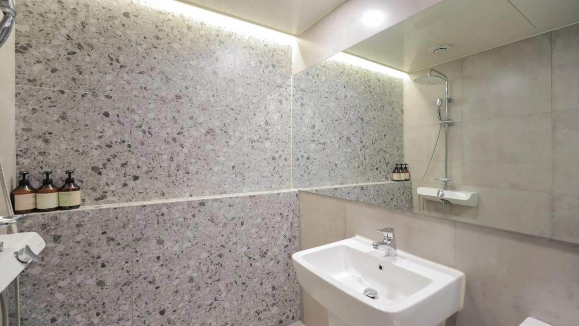 Bathroom in Aank Hotel Osan