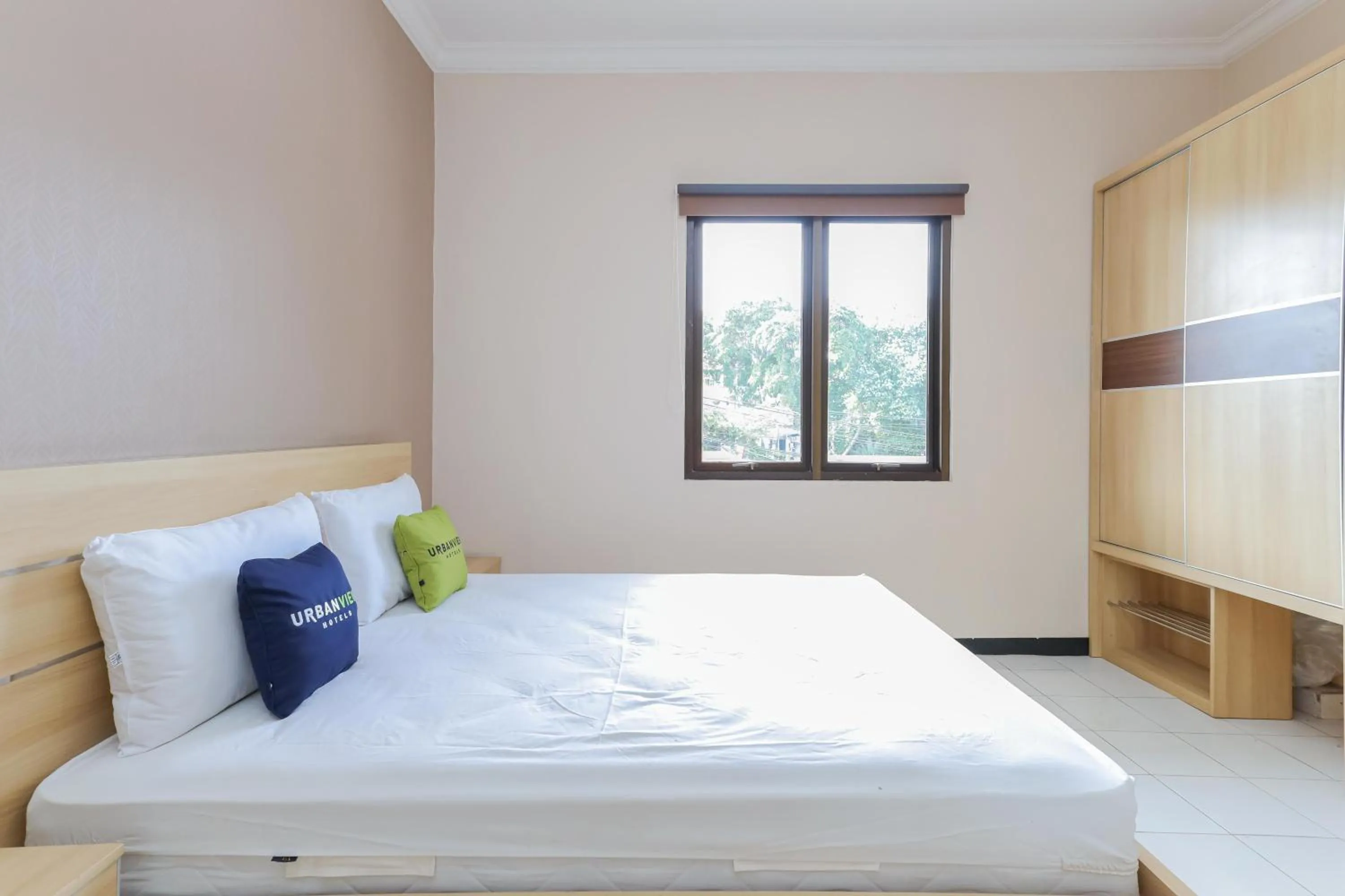 Bedroom, Bed in Urbanview Roemah Tebet by RedDoorz