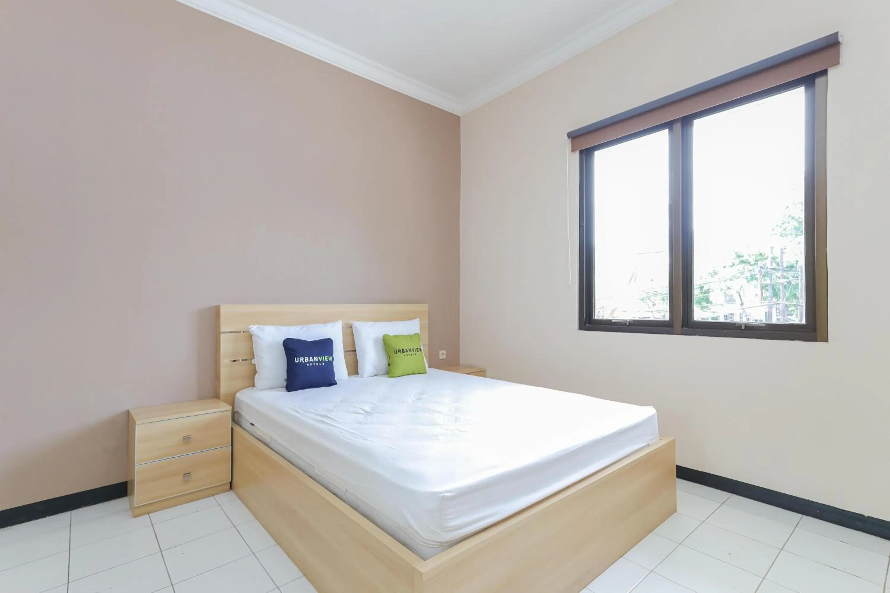 Bedroom, Bed in Urbanview Roemah Tebet by RedDoorz