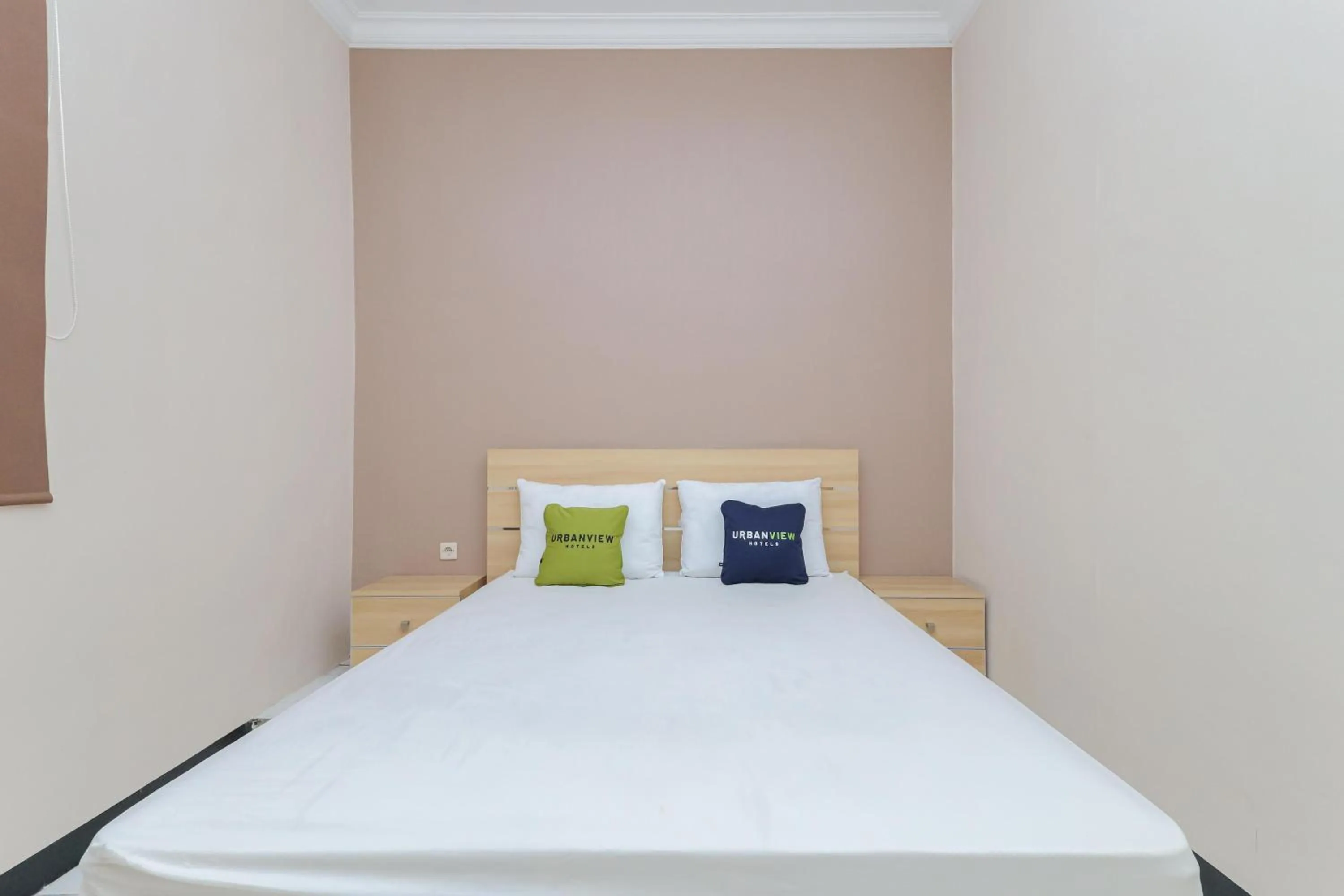 Bedroom, Bed in Urbanview Roemah Tebet by RedDoorz