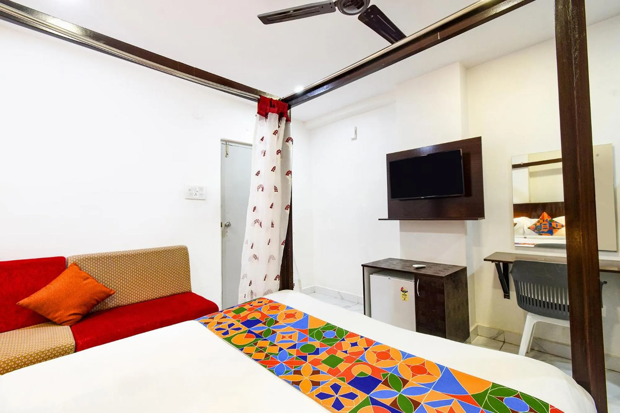 Bed in FabHotel SRH Pride - Nr Hitech City Railway Station