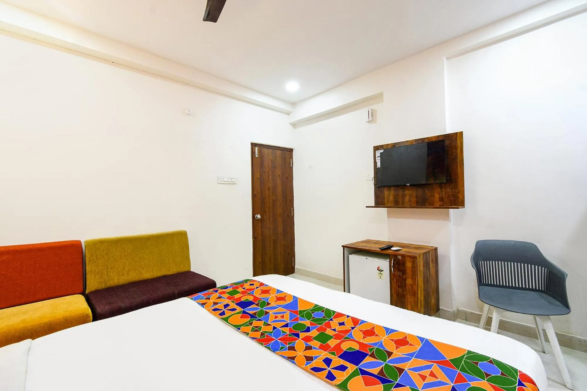 Bed in FabHotel SRH Pride - Nr Hitech City Railway Station