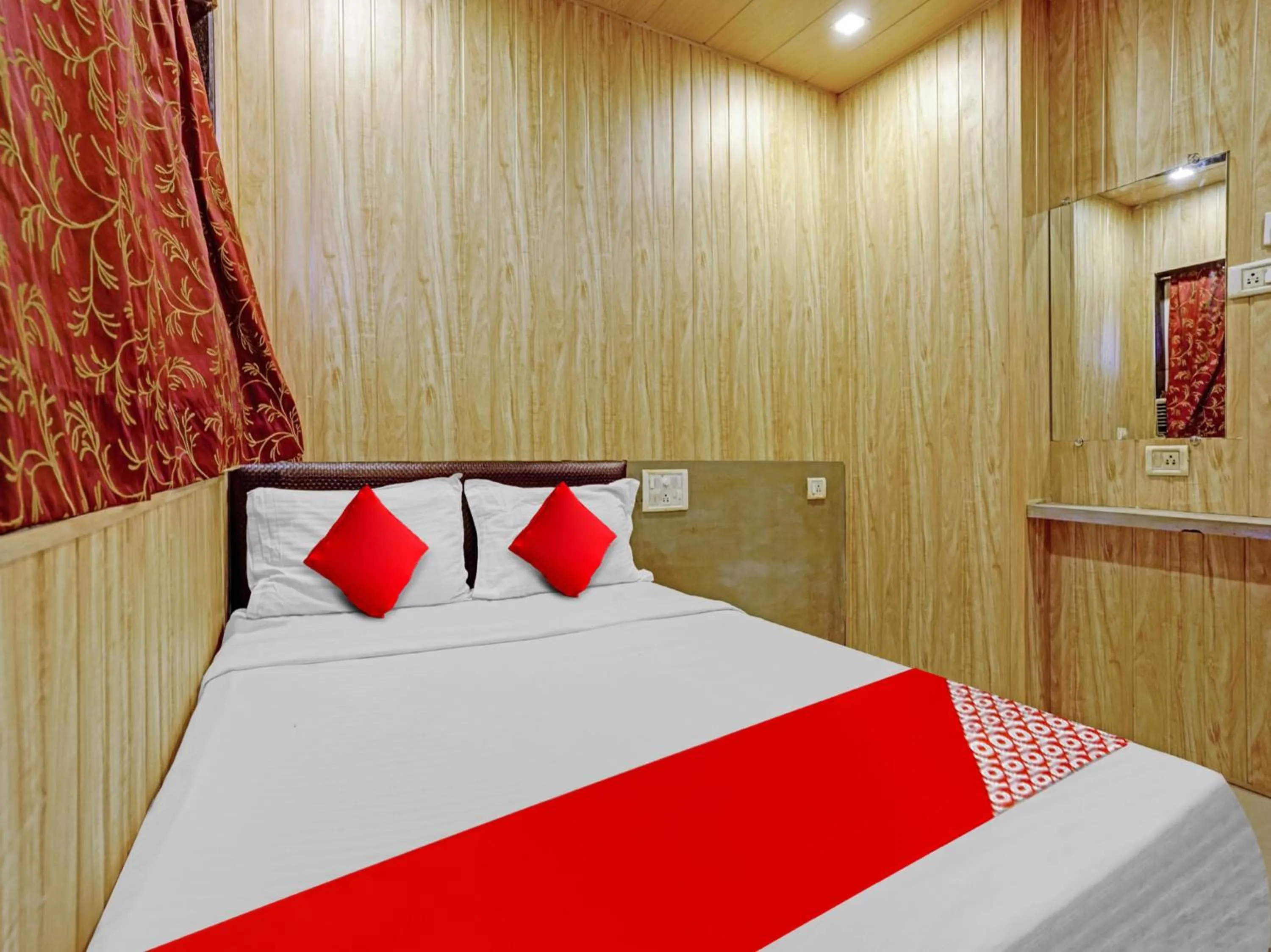 Bedroom, Bed in Hotel Yatri Inn Vashi Navi Mumbai