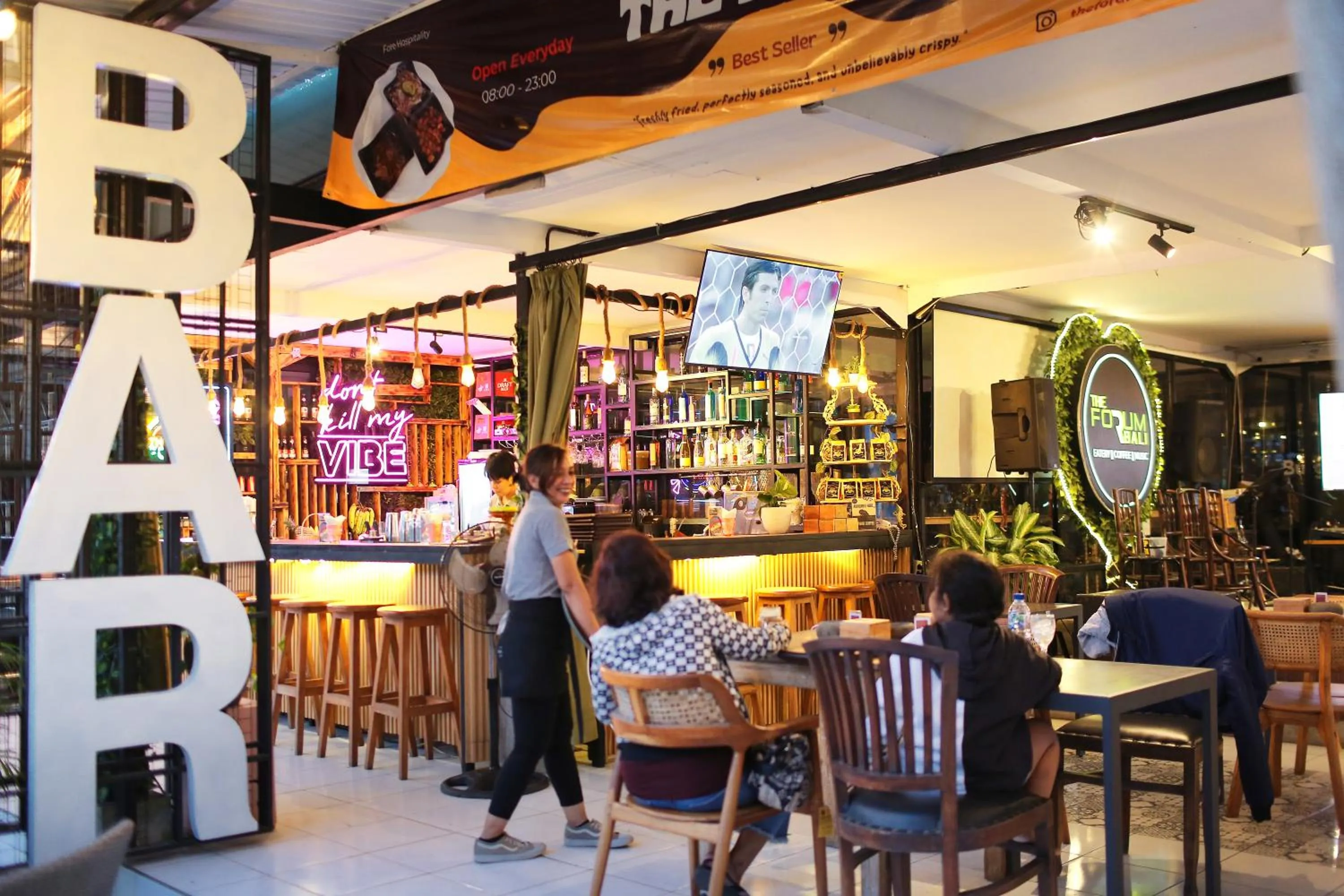 Restaurant/places to eat in The Reward Villas