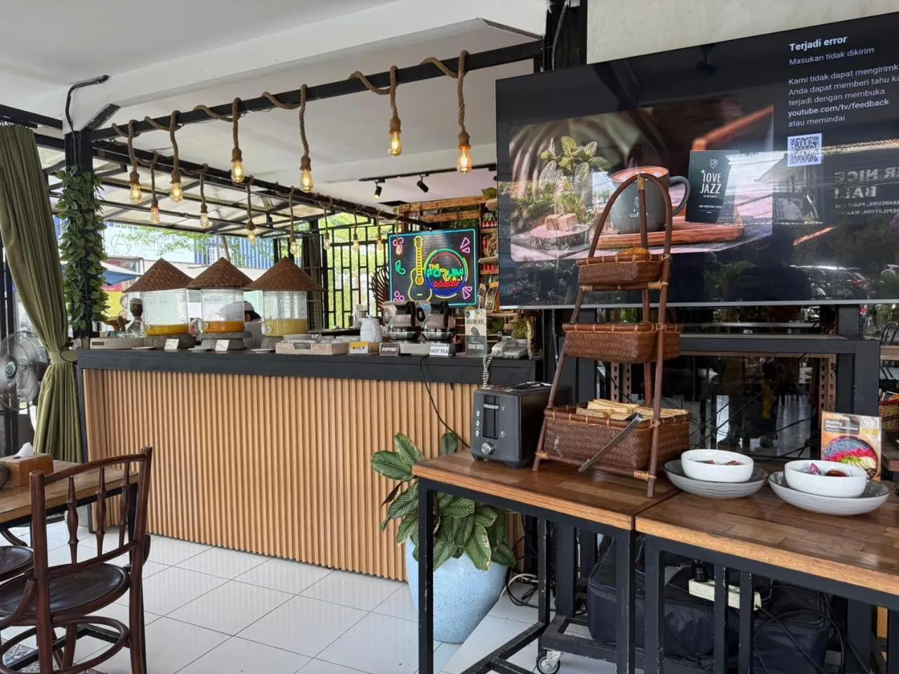Restaurant/places to eat in The Reward Villas Kerobokan