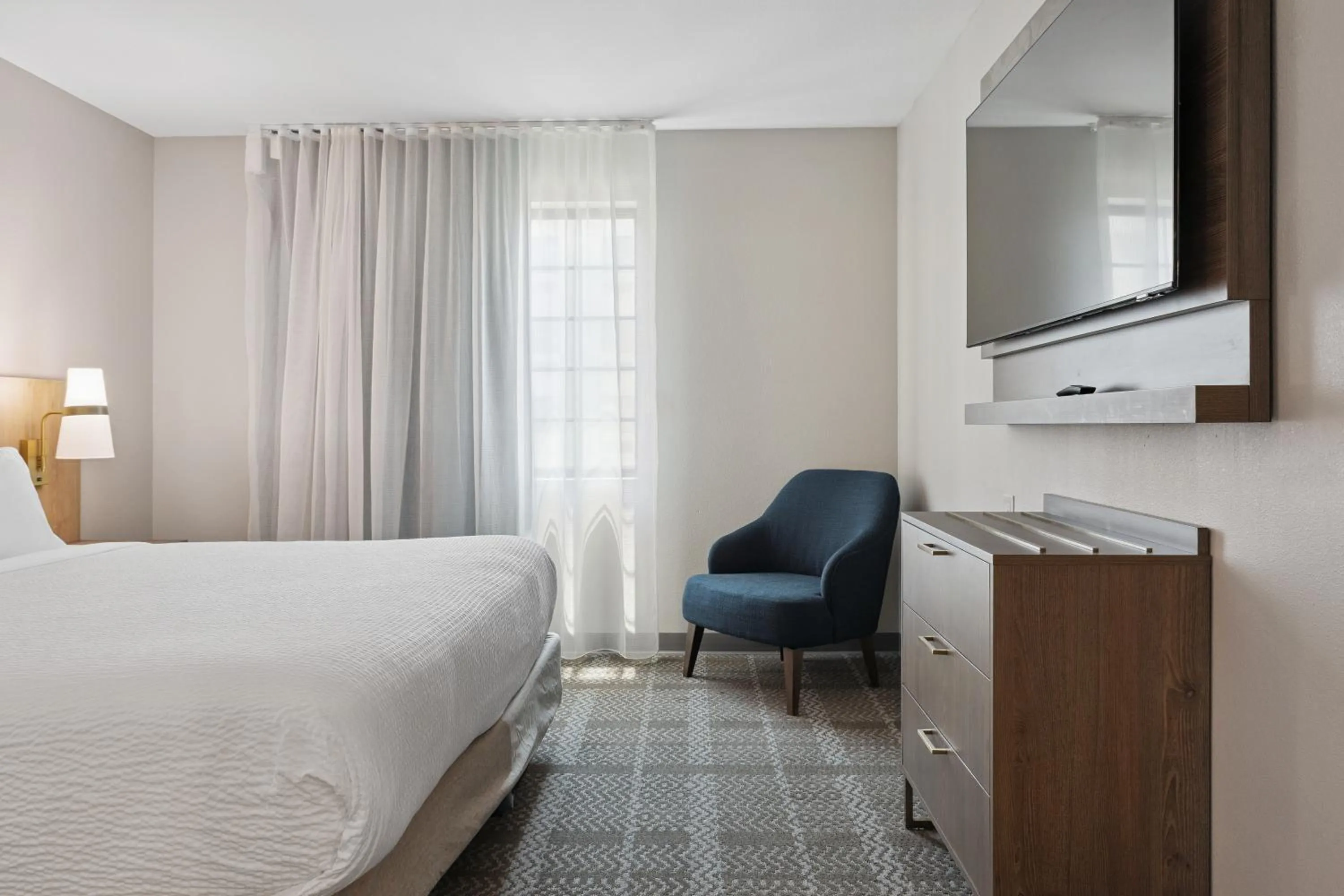 Bed in Staybridge Suites Sacramento Woodland by IHG