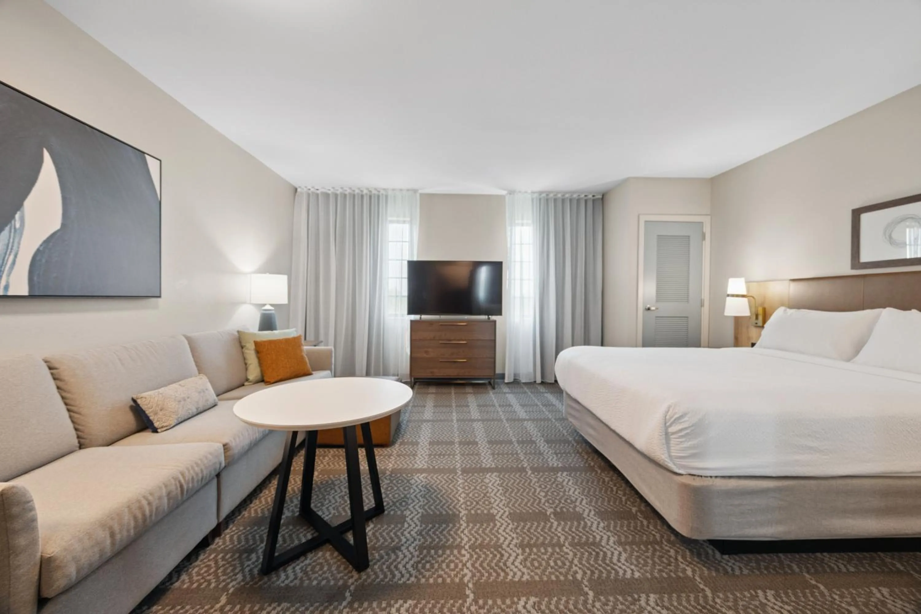 Bed in Staybridge Suites Sacramento Woodland by IHG