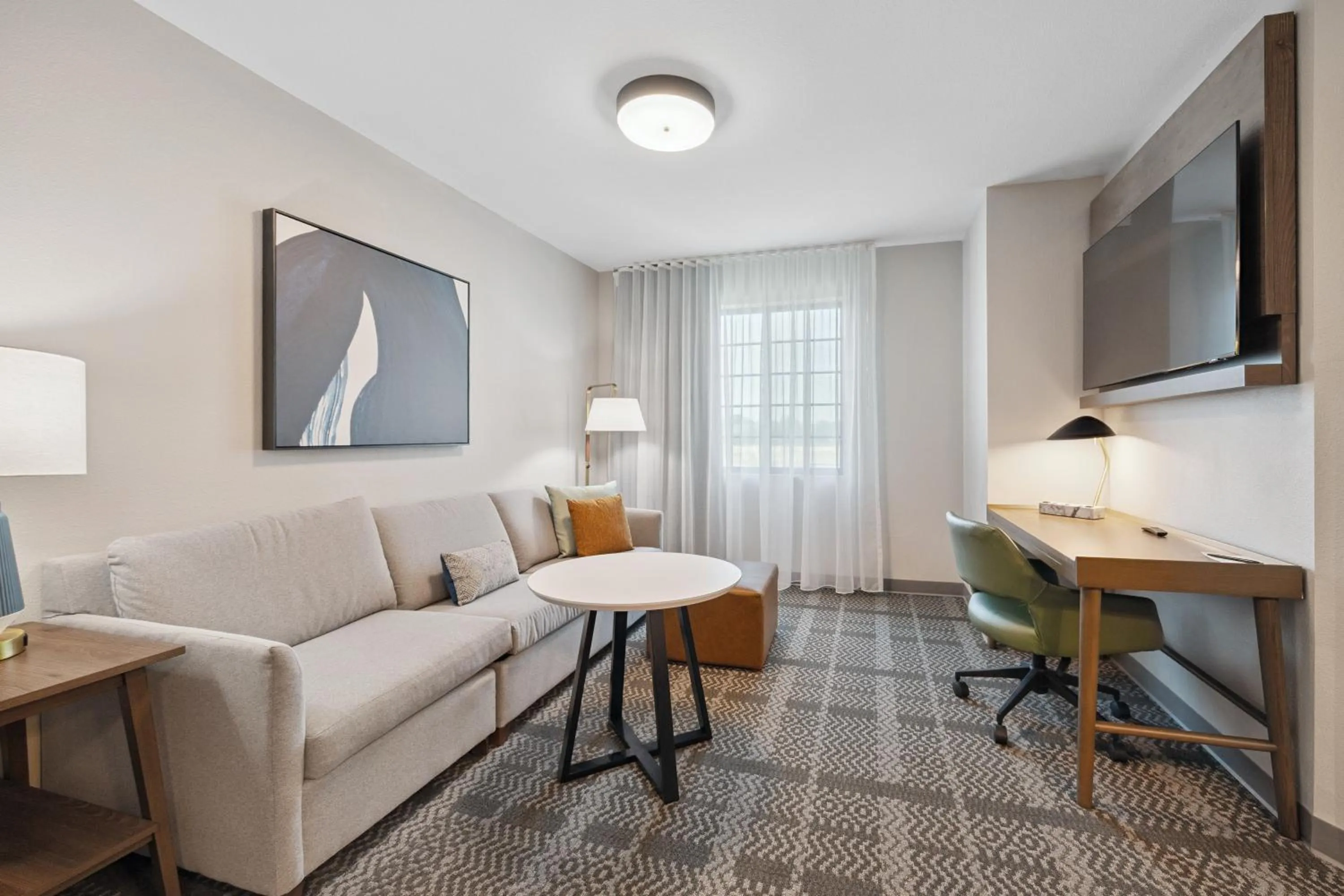 TV and multimedia in Staybridge Suites Sacramento Woodland by IHG