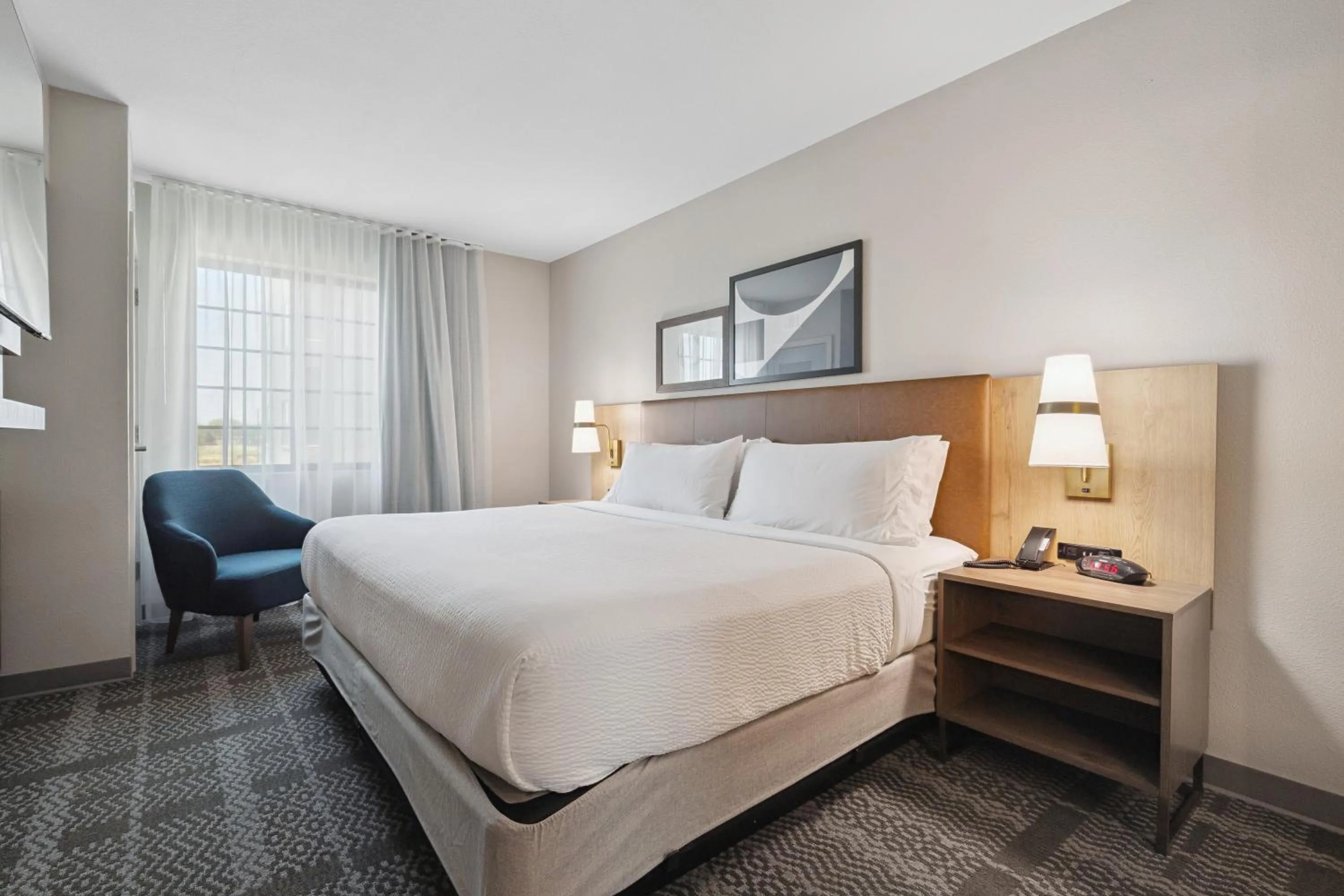 Bed in Staybridge Suites Sacramento Woodland by IHG