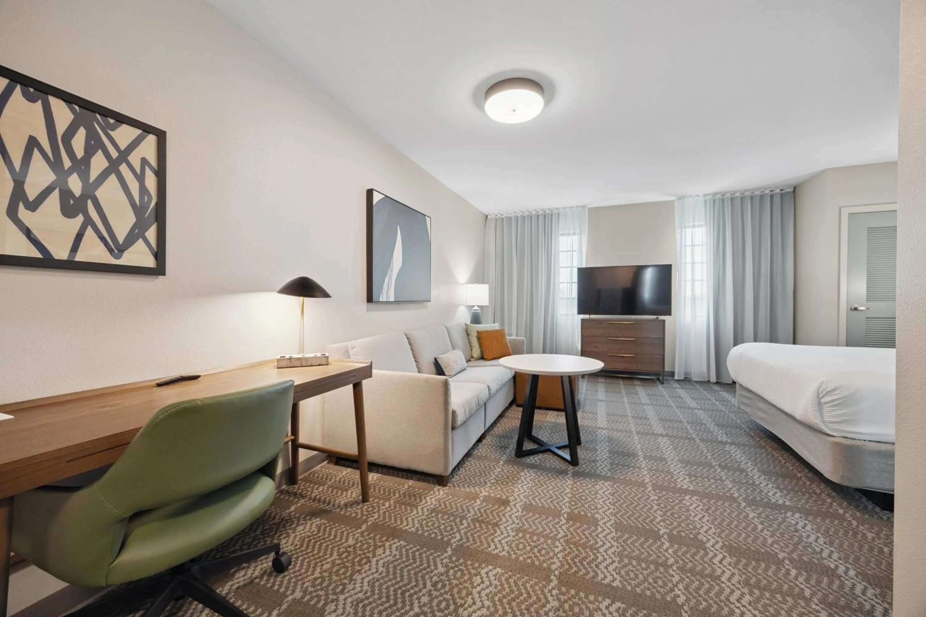 Bed in Staybridge Suites Sacramento Woodland by IHG