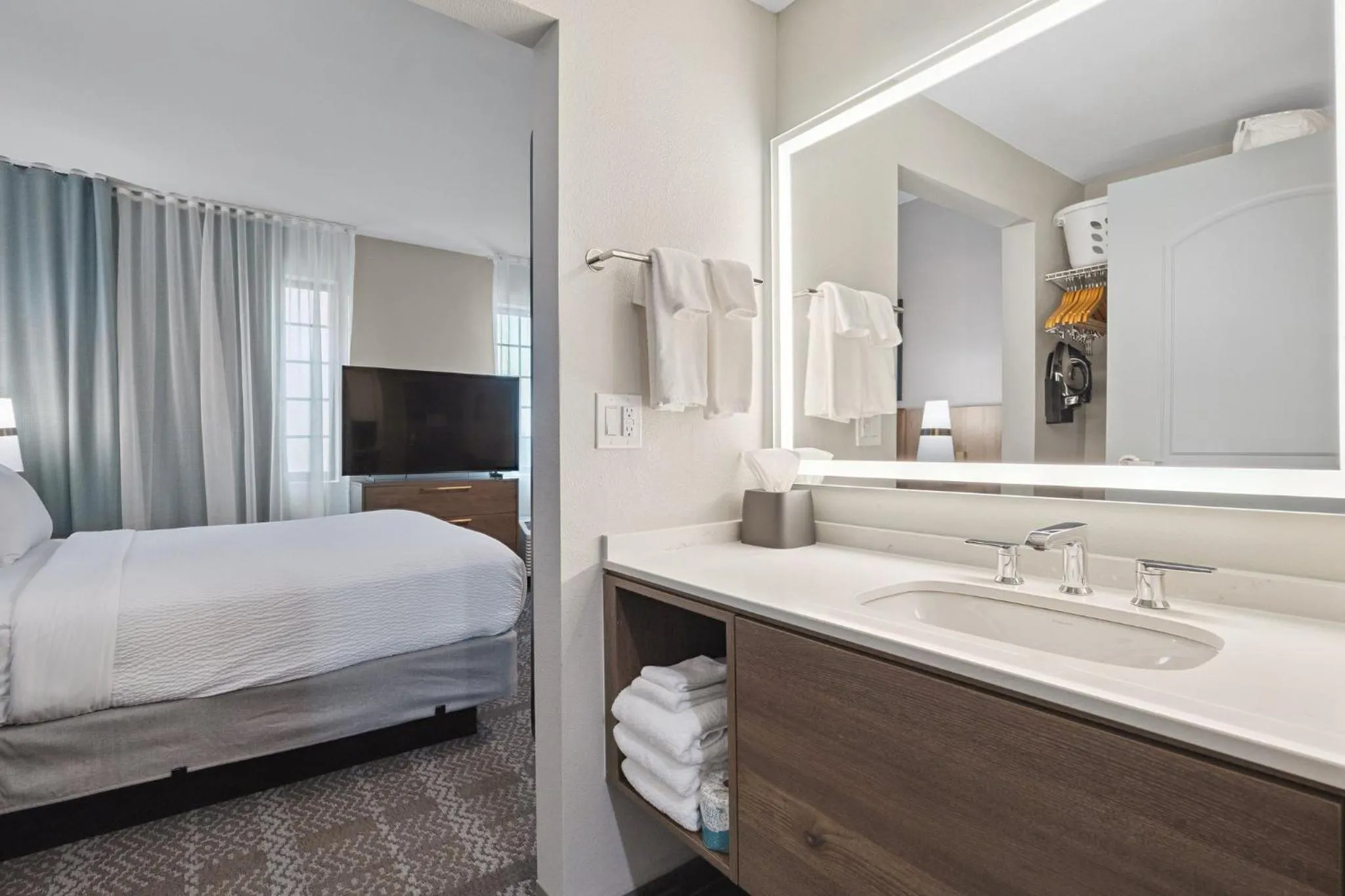 Photo of the whole room, Bed in Staybridge Suites Sacramento Woodland by IHG