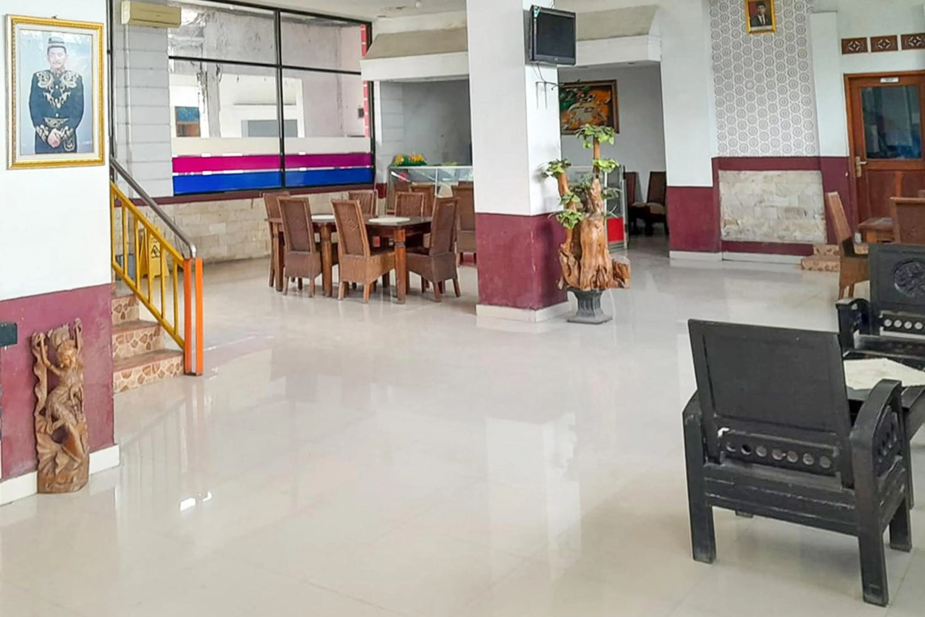 Living room in Urbanview Hotel Istana Bangun Jagad Indramayu by RedDoorz