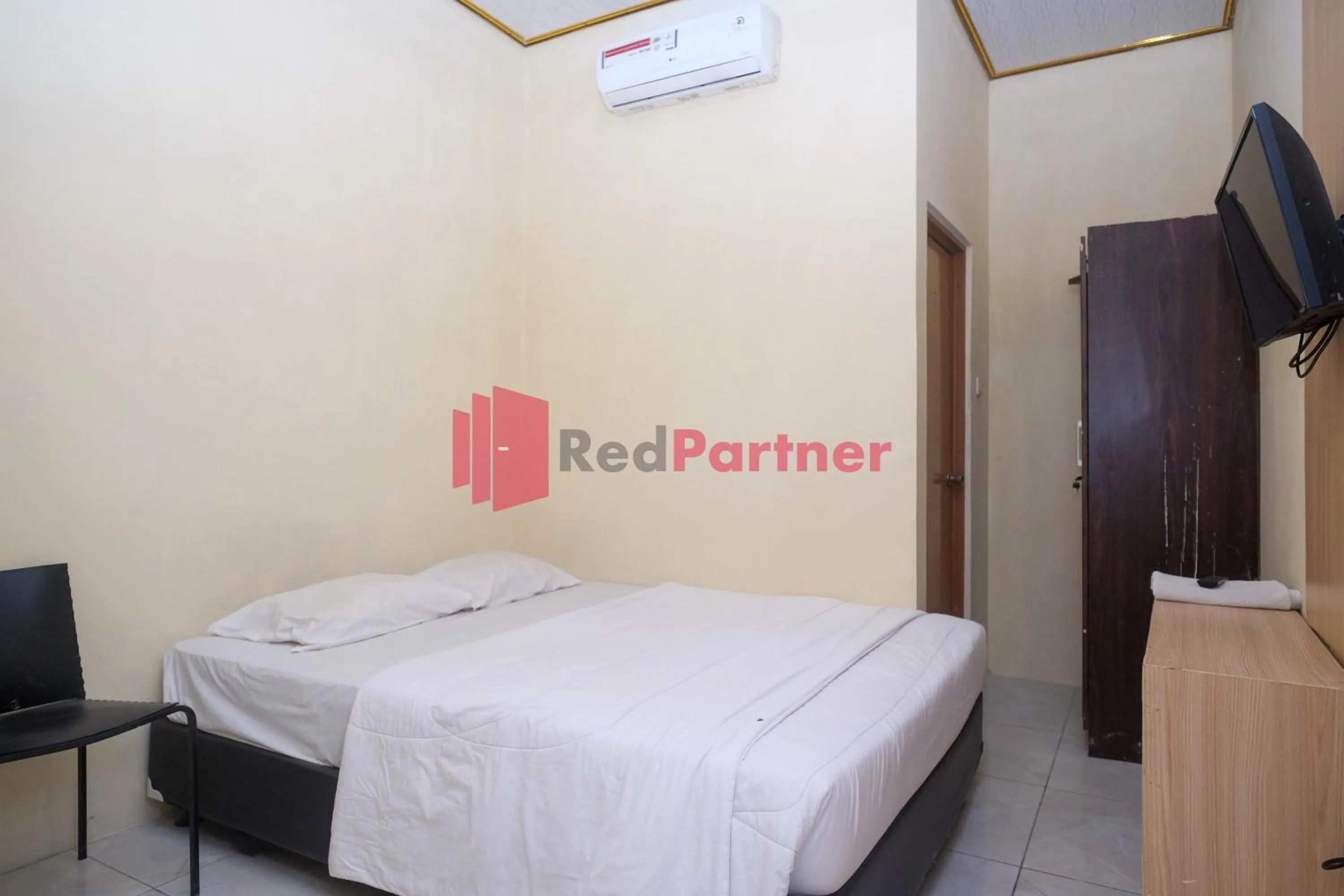 Bed in Wisma Fortuna Syariah Mitra RedDoorz