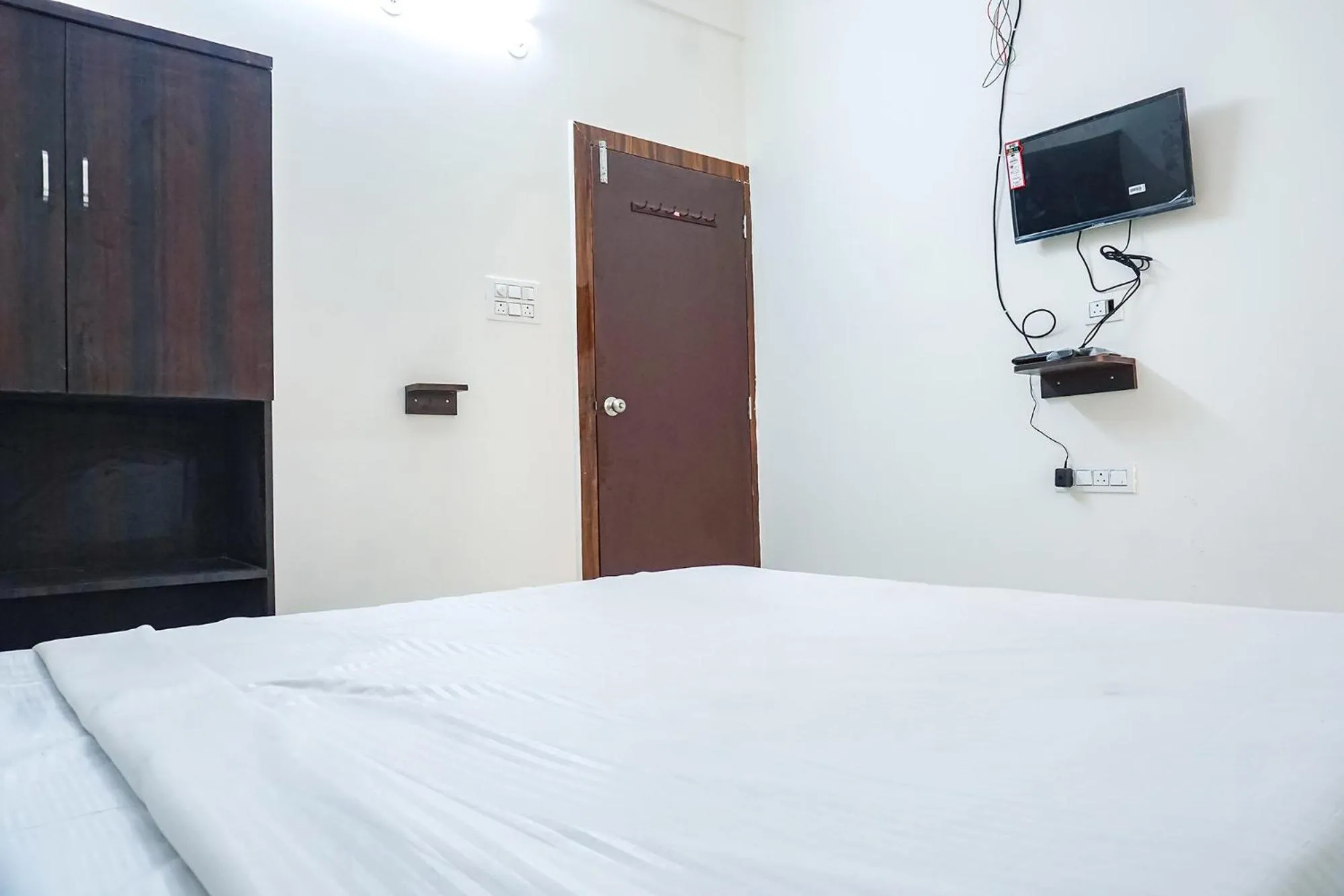 Communal lounge/ TV room, Bed in FabHotel Gargi Galuxe - Nr Ankushrao Natyagruha