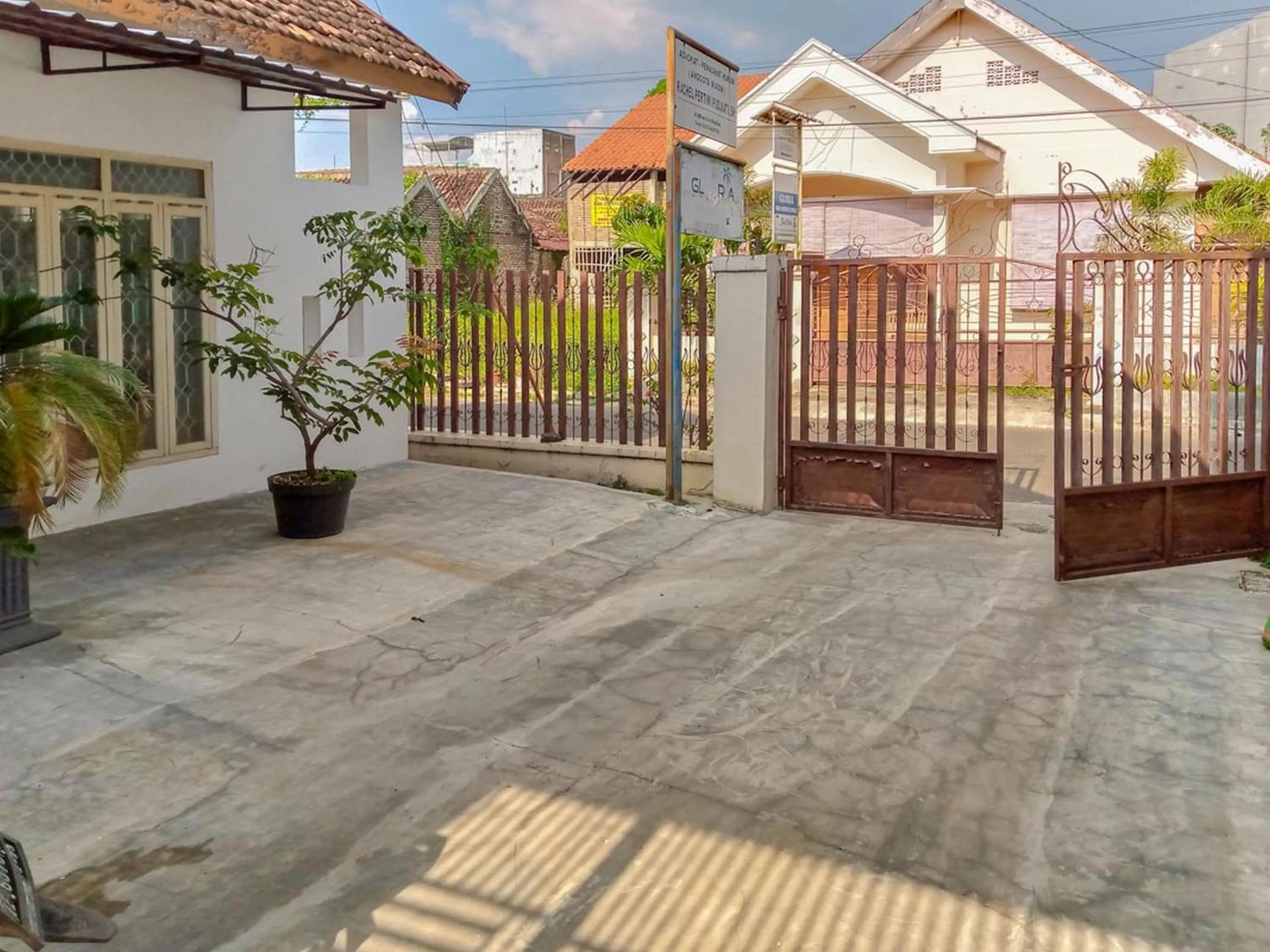 Property building in RedDoorz Syariah near Pasar Sleko Madiun