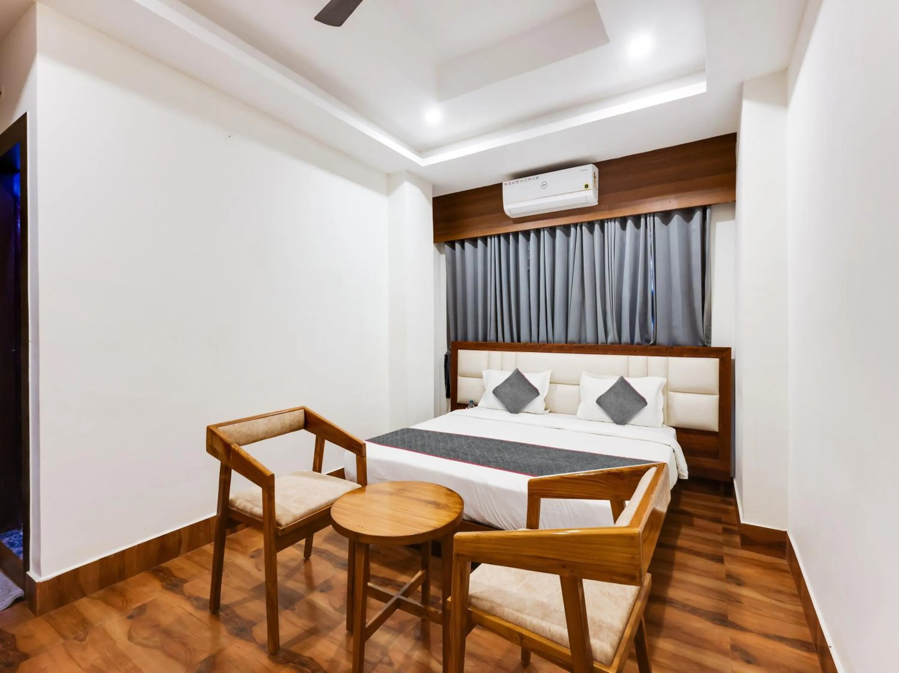 Townhouse Royal Inn