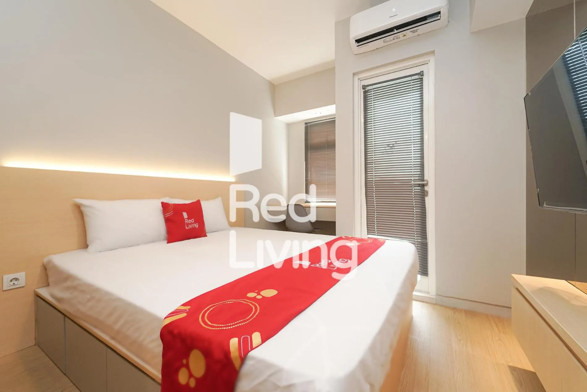 Bedroom, Bed in Redliving Apartemen Springlake Summarecon - MDH Rooms Tower Caldesia with Netflix