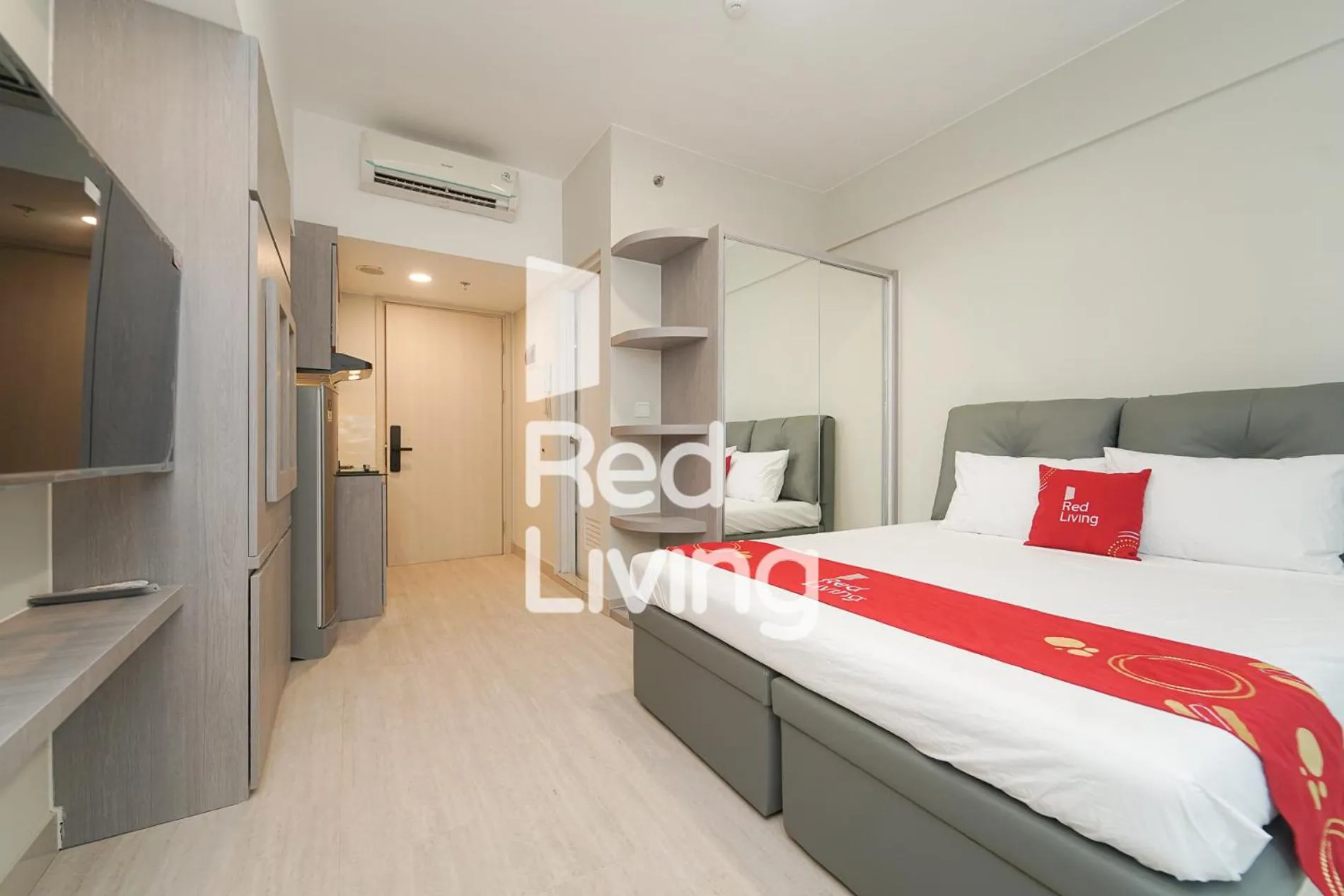 Bedroom, Bed in Redliving Apartemen Springlake Summarecon - MDH Rooms Tower Caldesia with Netflix