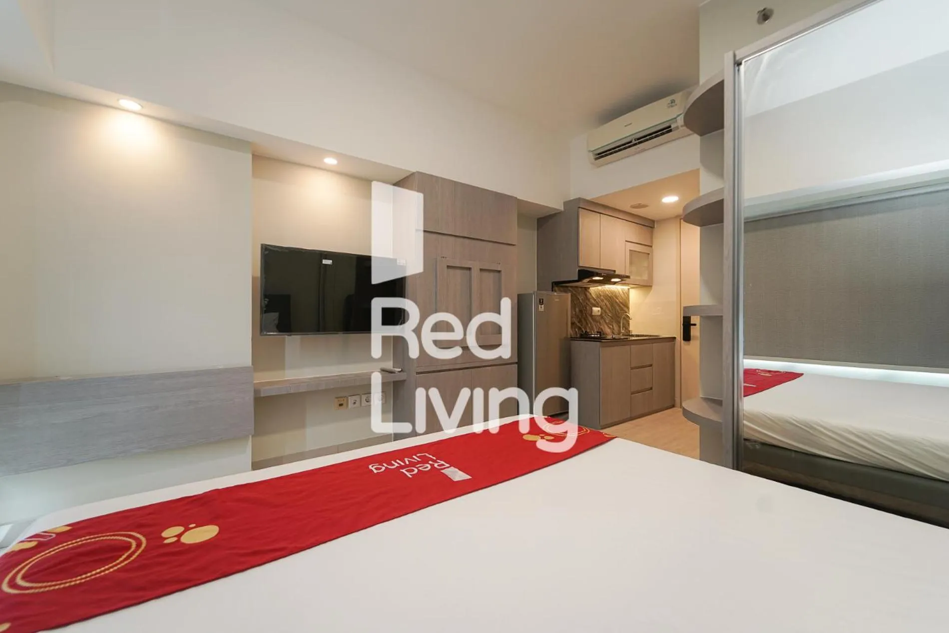 Bedroom, Bed in Redliving Apartemen Springlake Summarecon - MDH Rooms Tower Caldesia with Netflix
