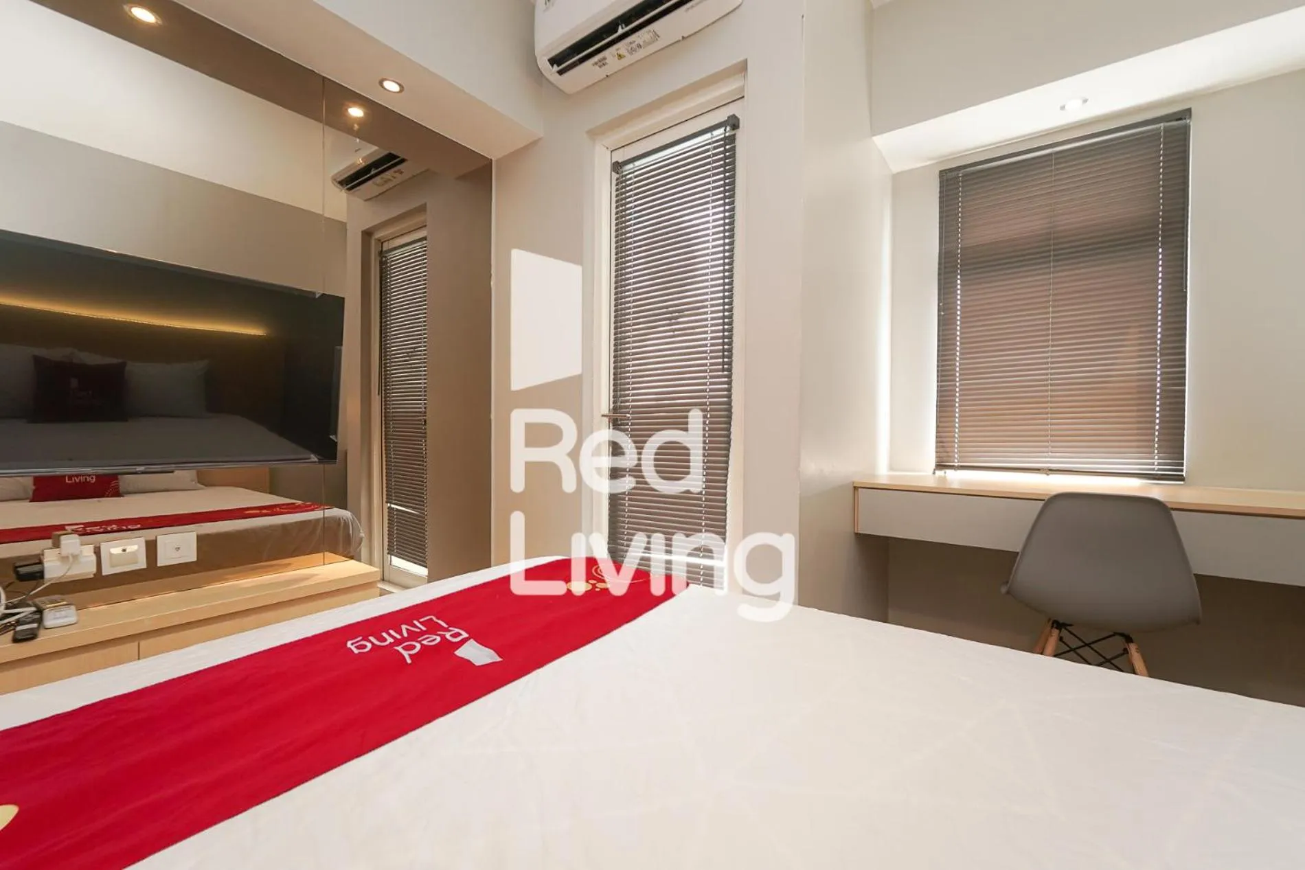 Bedroom, Bed in Redliving Apartemen Springlake Summarecon - MDH Rooms Tower Caldesia with Netflix