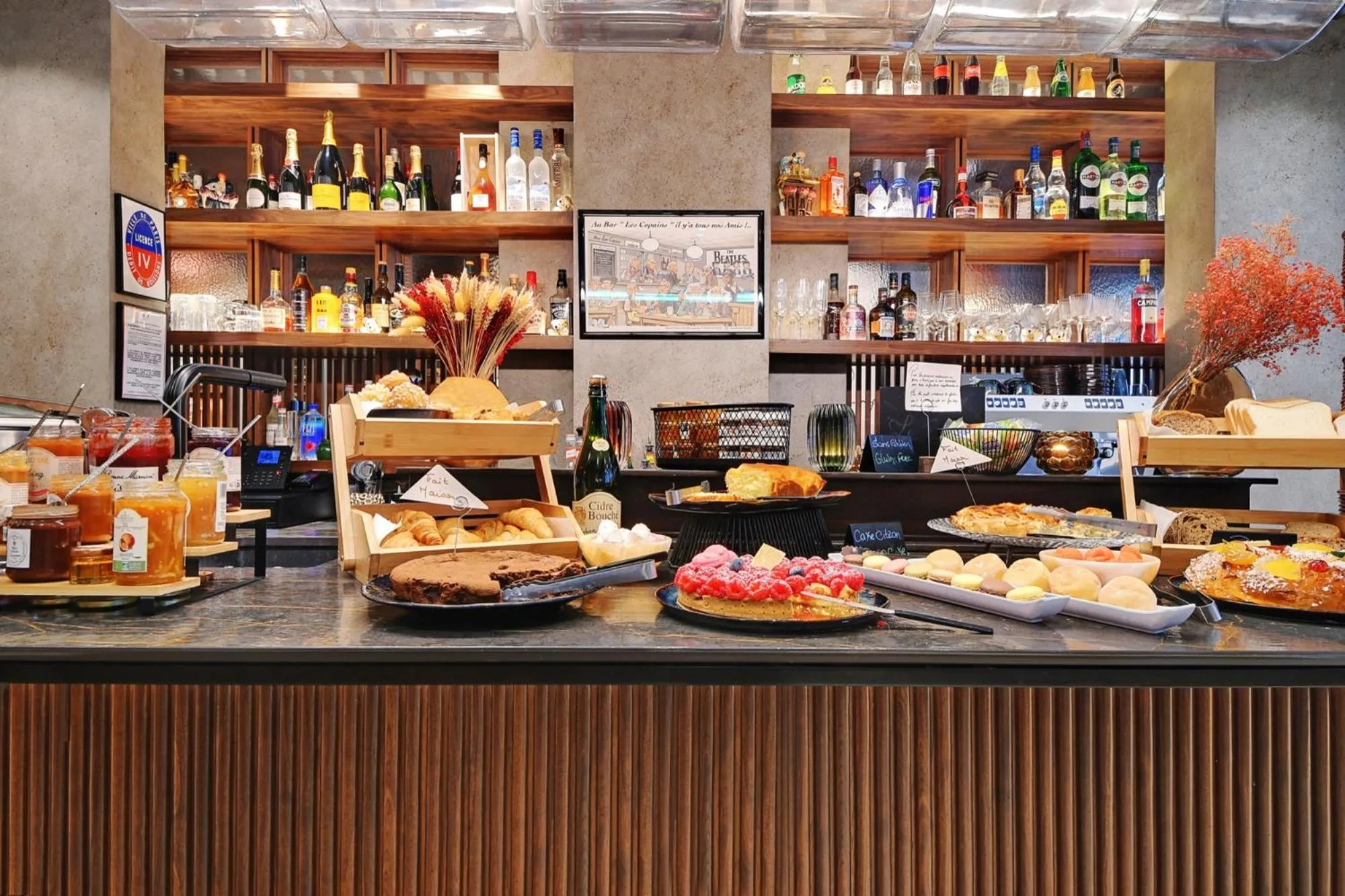 Buffet breakfast in CARD Hôtel