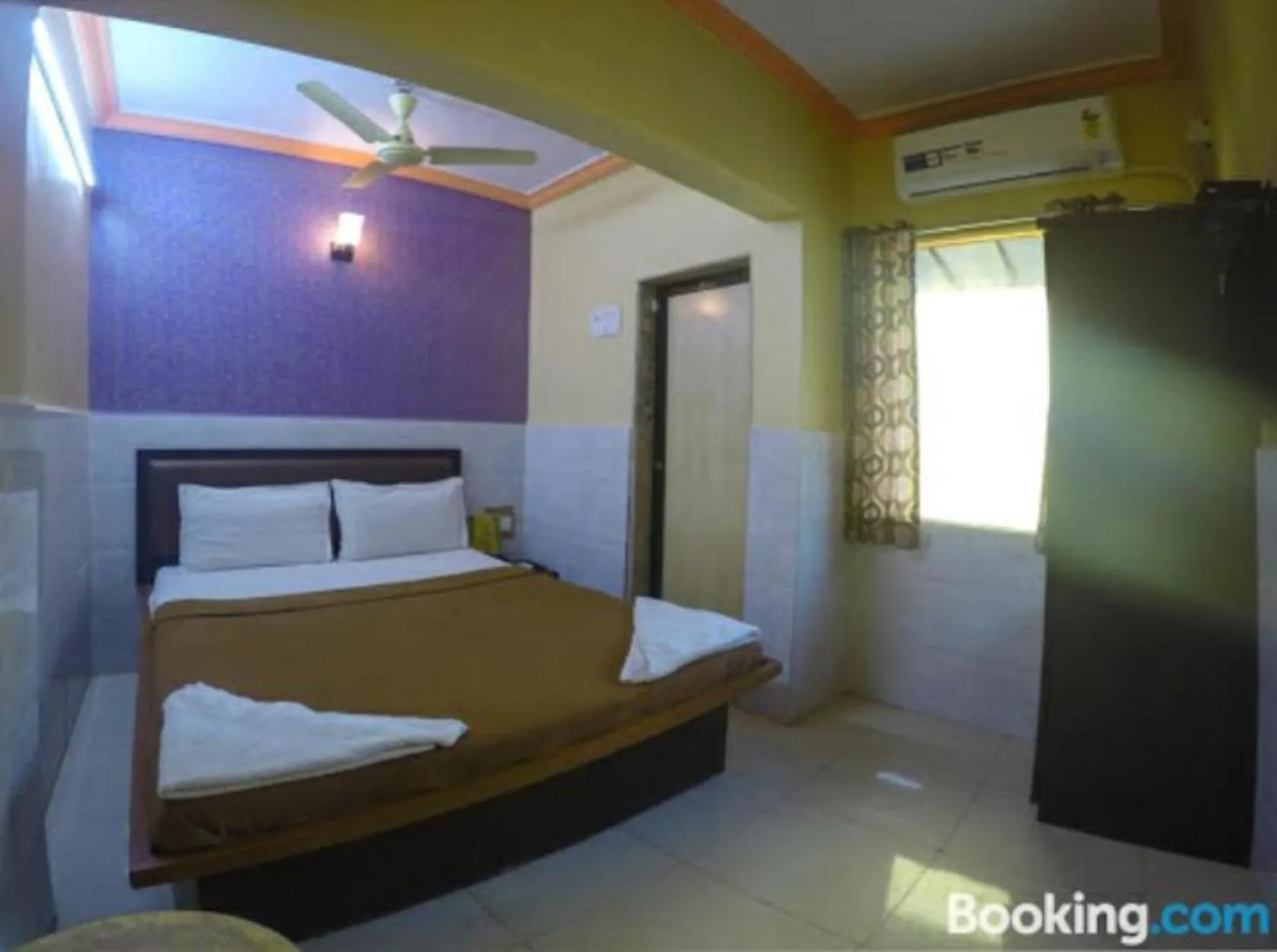 Bed in Hotel classic residency
