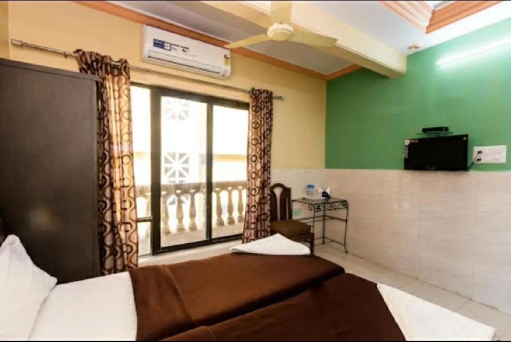 Bed in Hotel classic residency
