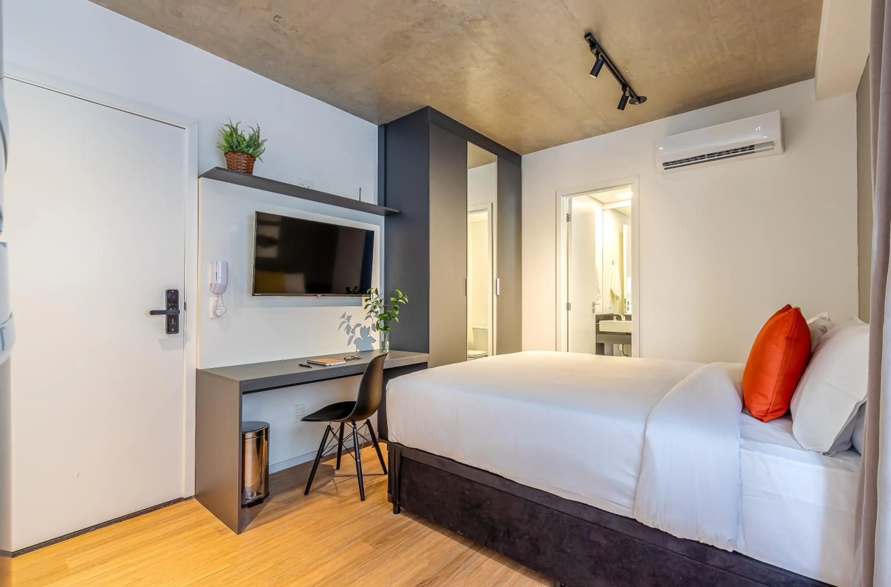 TV and multimedia, Bed in Next Paulista by Viva - Apartamentos completos ao lado da Av Paulista e MASP
