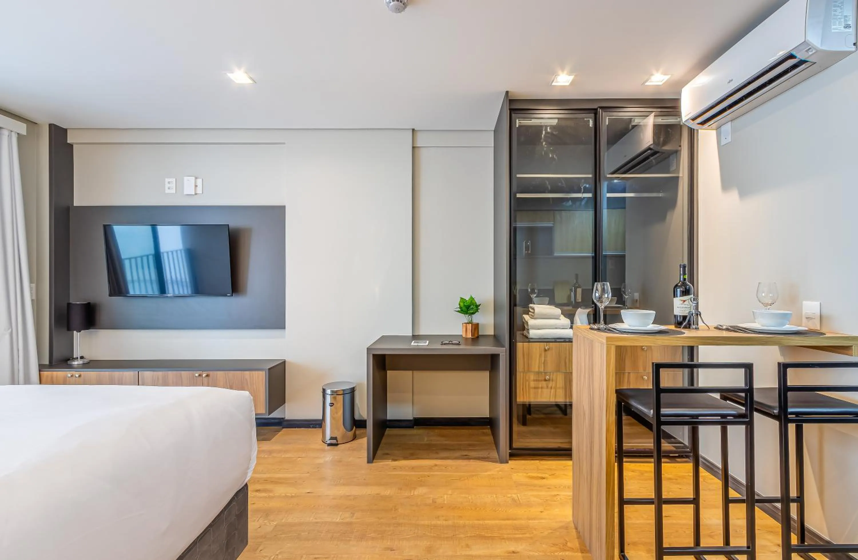 TV and multimedia, Bed in Next Paulista by Viva - Apartamentos completos ao lado da Av Paulista e MASP