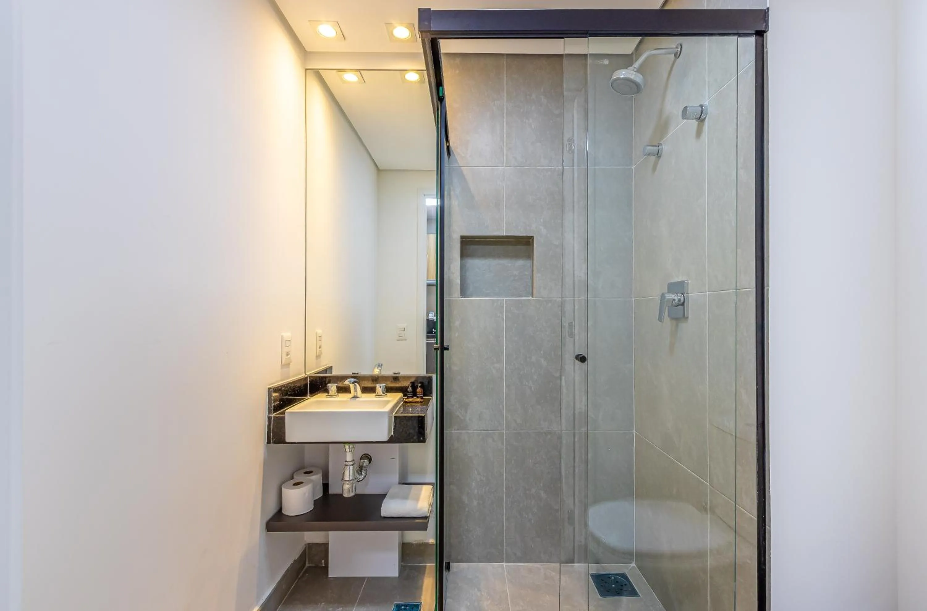 Shower in Next Paulista by Viva - Apartamentos completos ao lado da Av Paulista e MASP