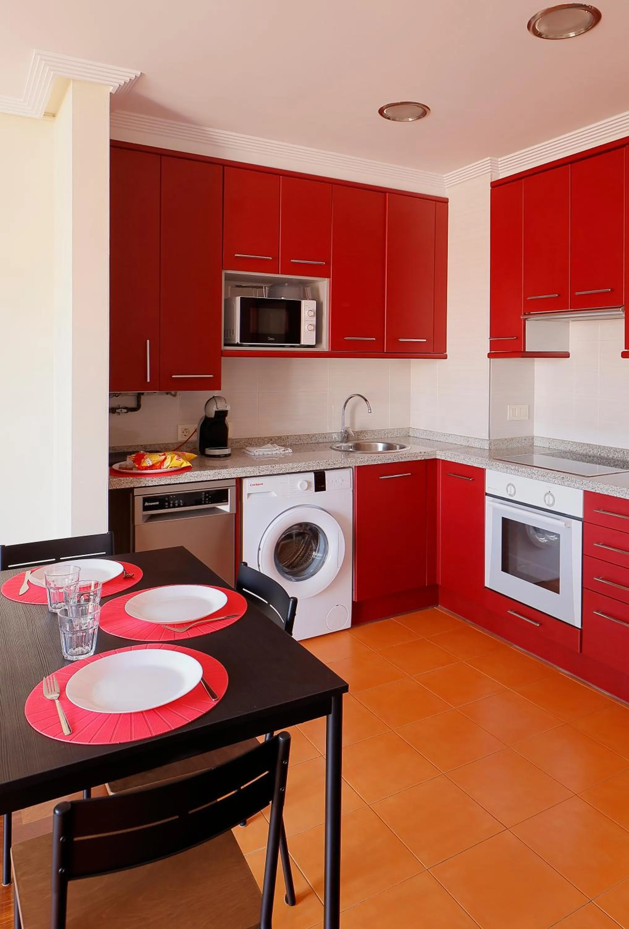 Kitchen or kitchenette in Ático con terraza, vistas al mar y parking en playa de S Lorenzo