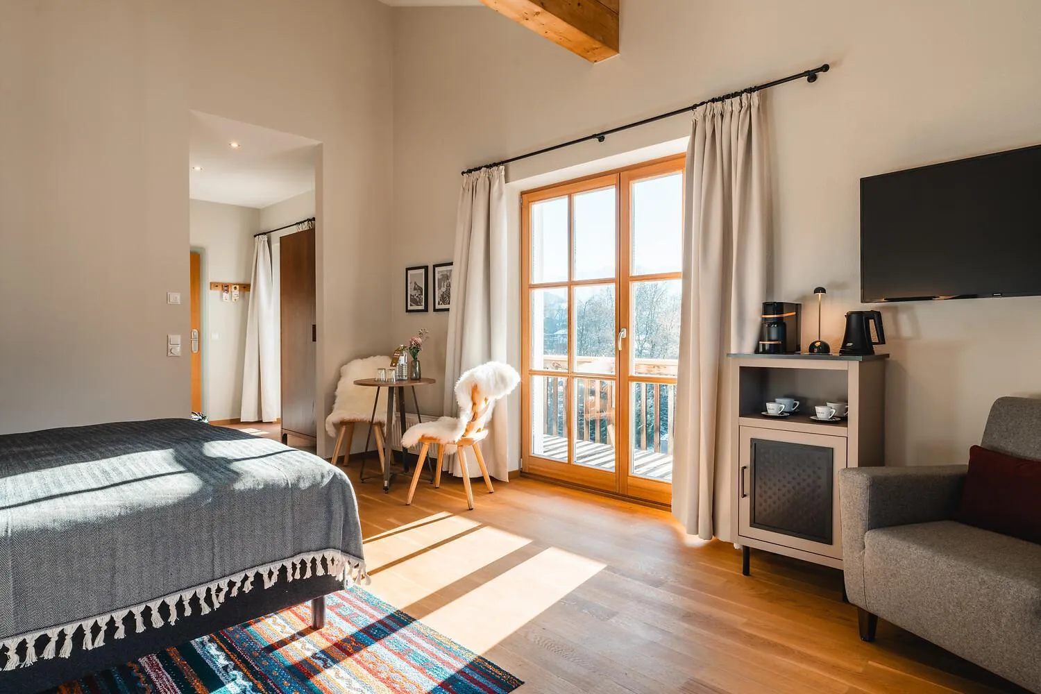 Photo of the whole room, Bed in HENRI Country House Kitzbühel