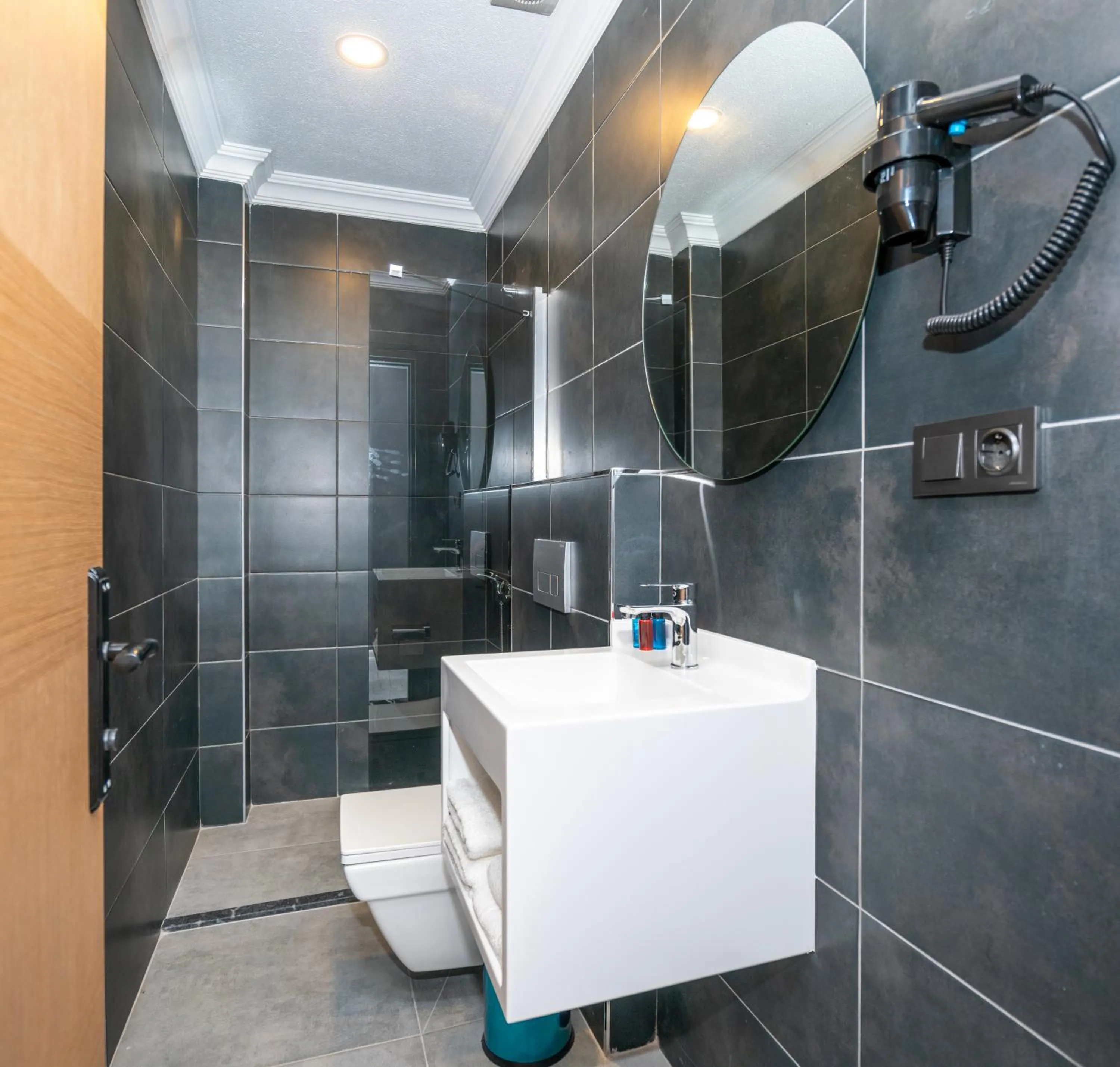 Shower in Center Suite