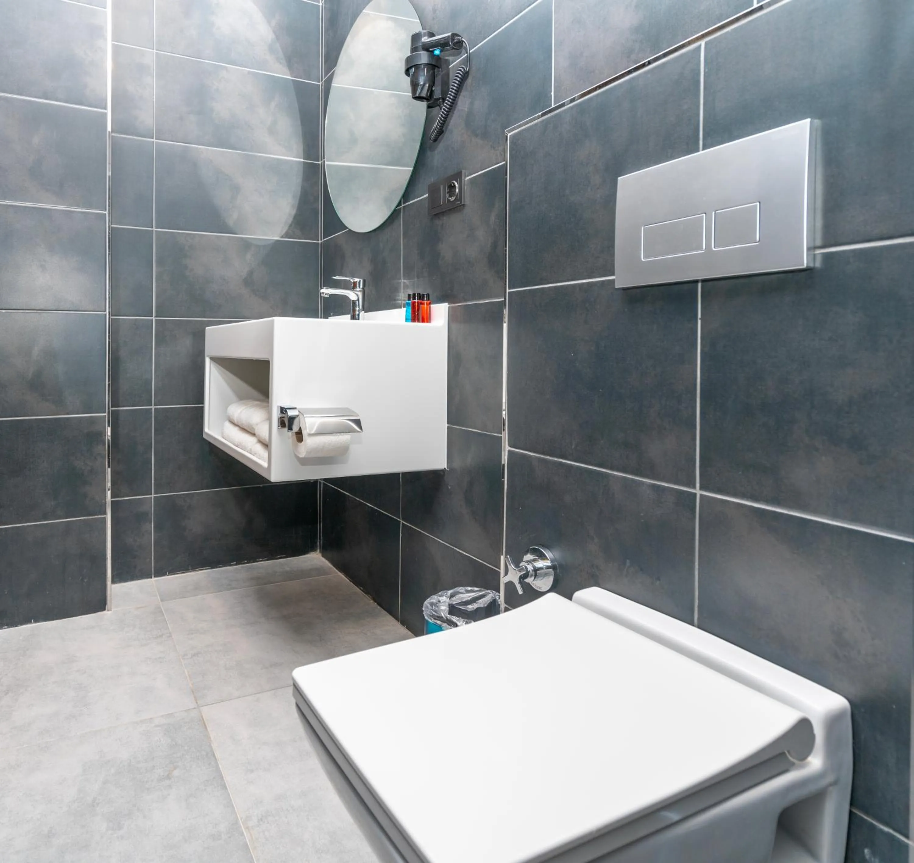 Bathroom in Center Suite