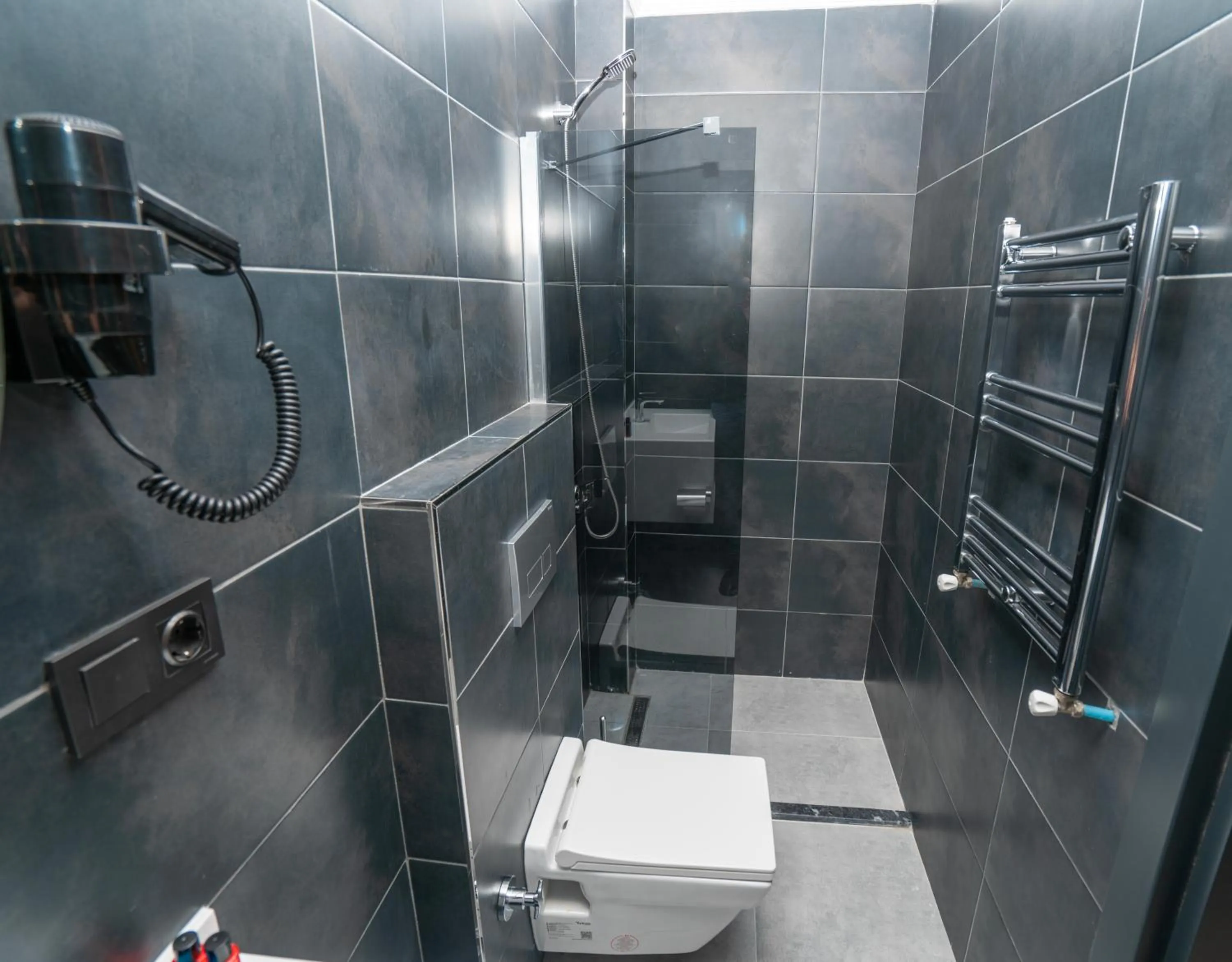 Shower in Center Suite