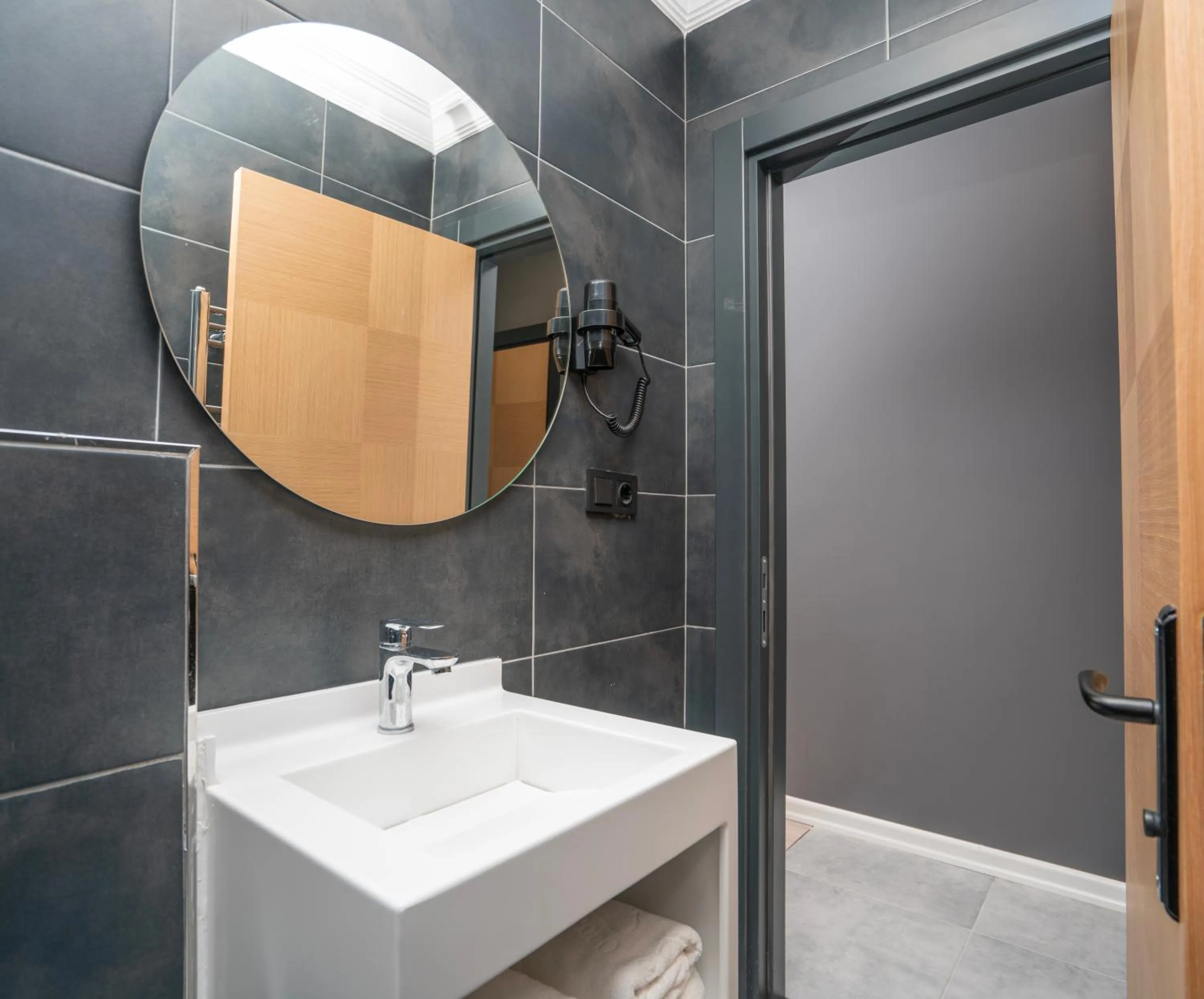 Shower in Center Suite