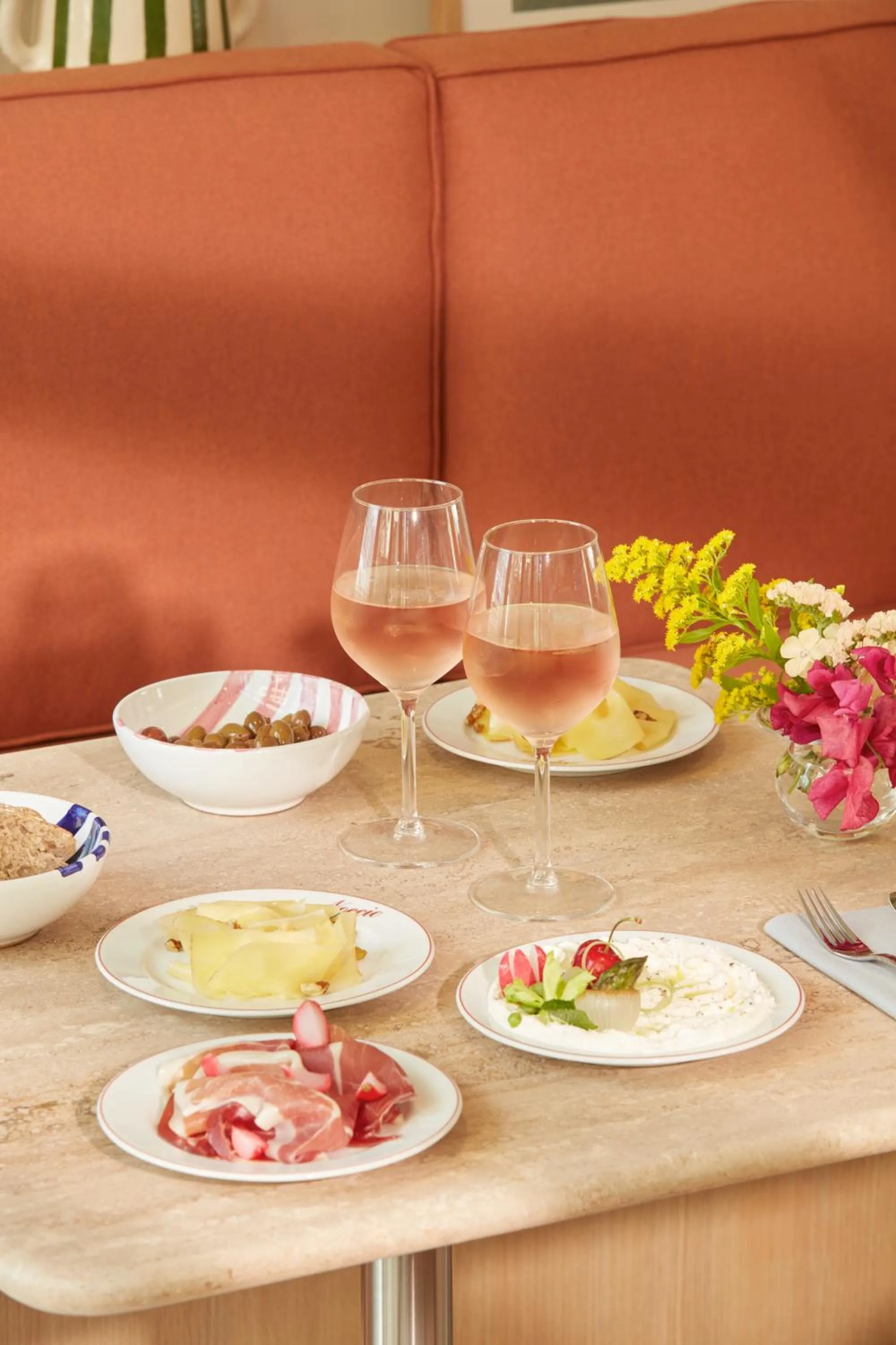 Restaurant/places to eat in OKKO Hotels Paris Rosa Parks