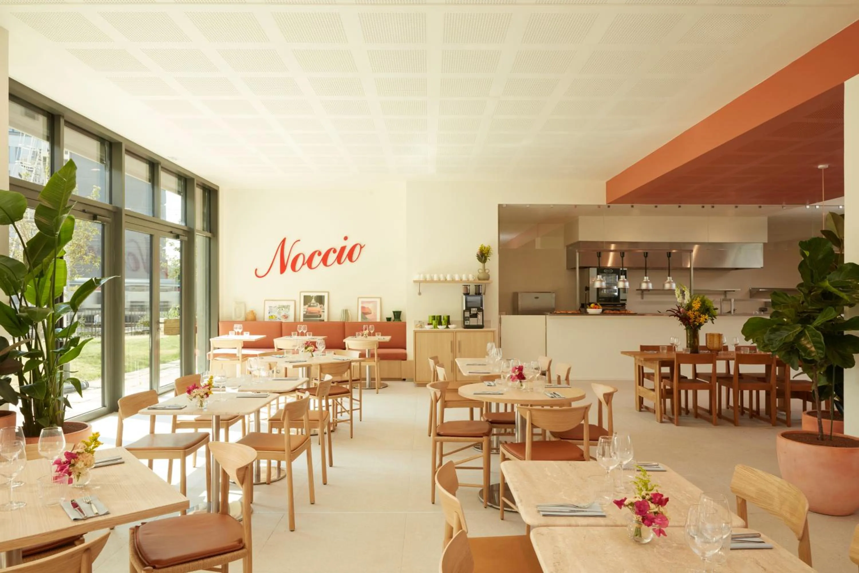 Restaurant/places to eat in OKKO Hotels Paris Rosa Parks