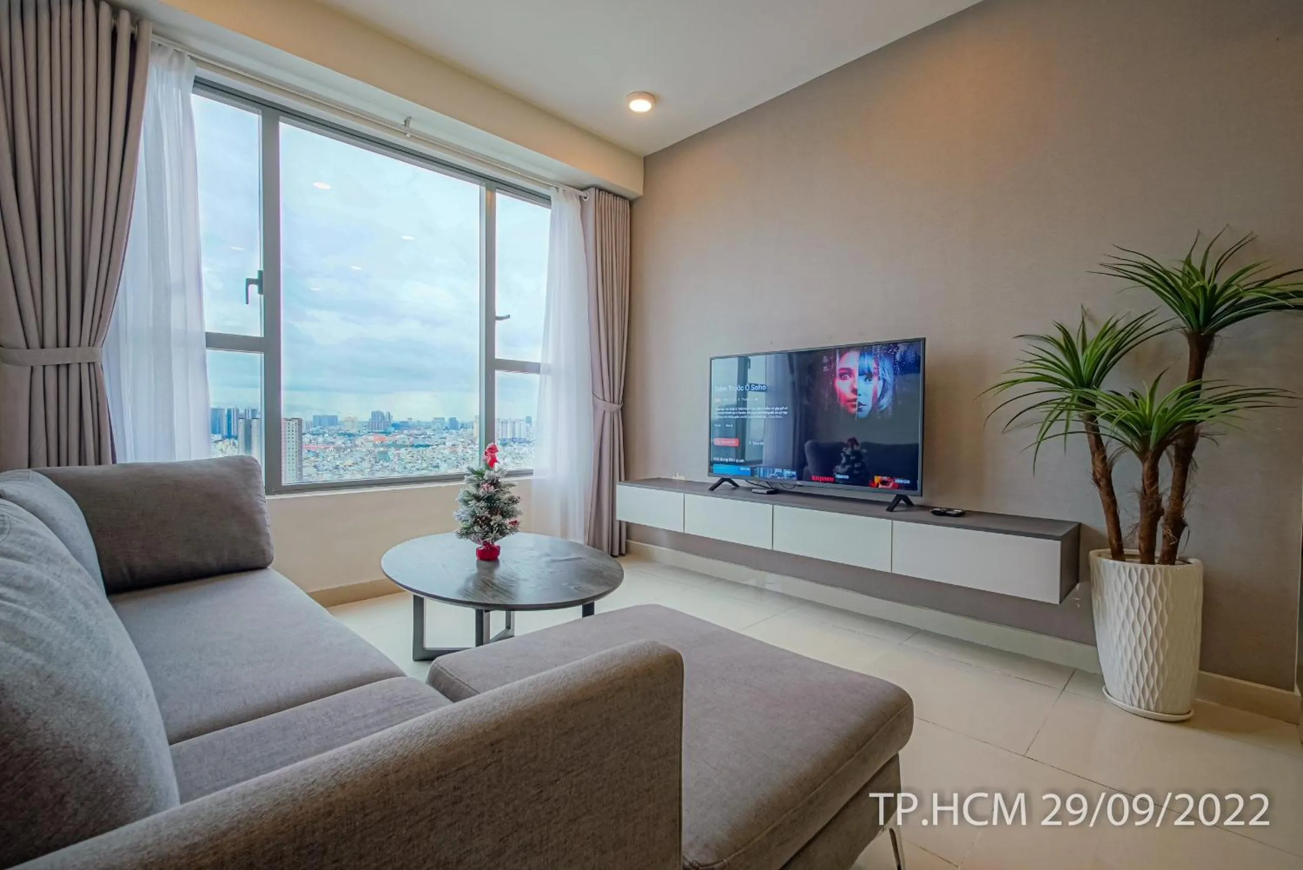 Communal lounge/ TV room in MH Apartment- Tresor- spacious and cozy center D4