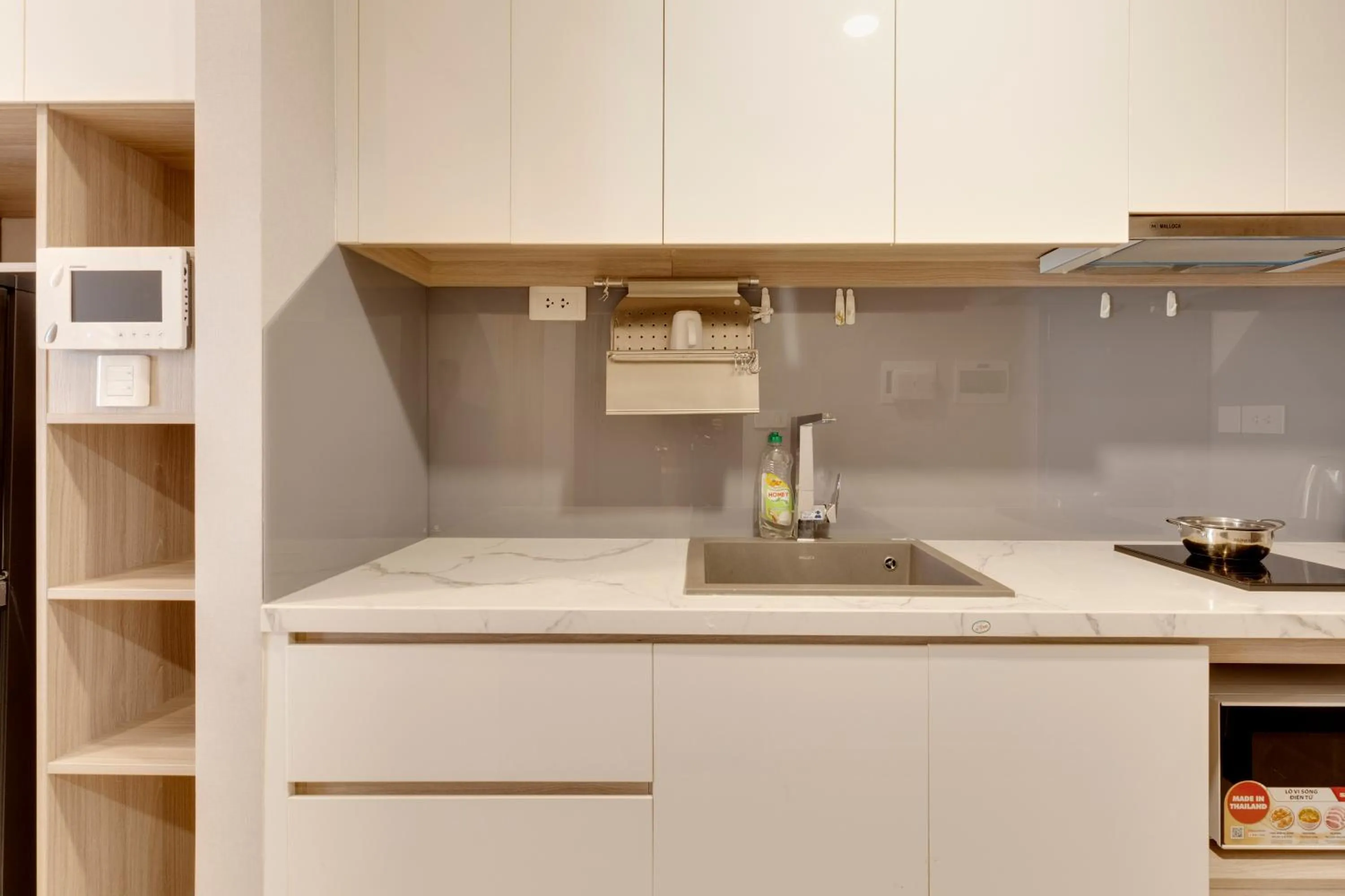 Kitchen or kitchenette in MH Apartment- Tresor- spacious and cozy center D4