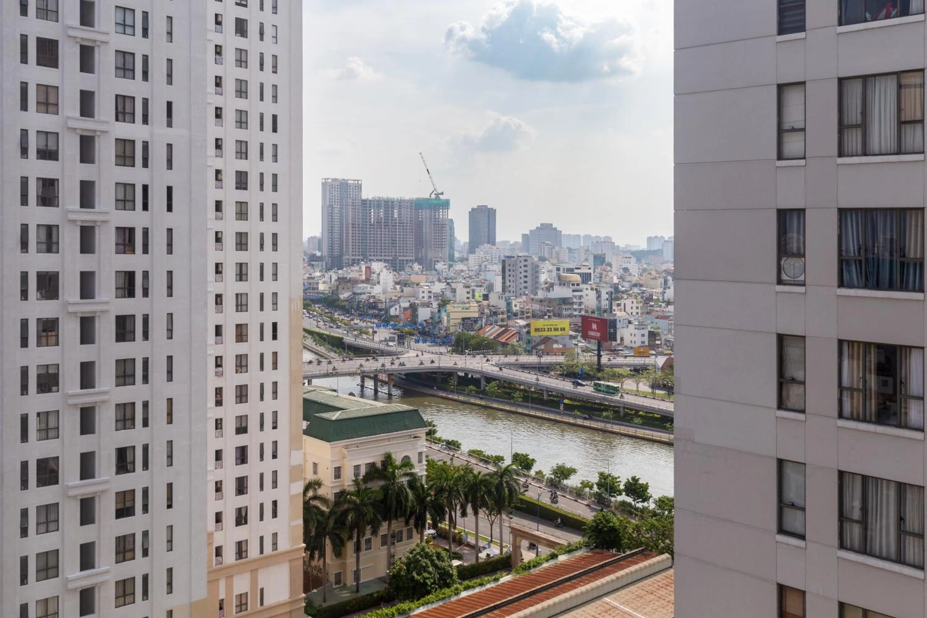 Day in MH Apartment- Tresor- spacious and cozy center D4