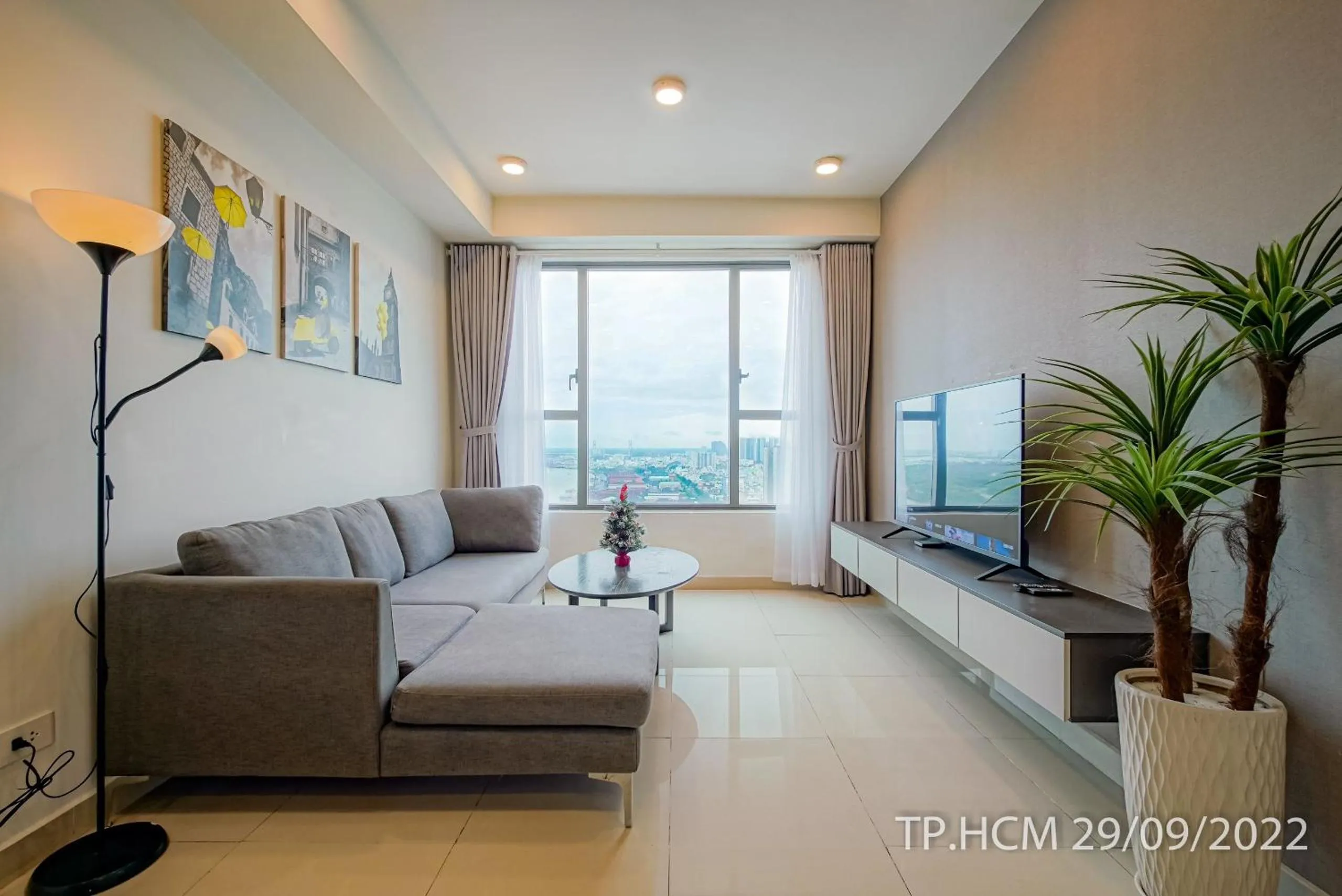 TV and multimedia in MH Apartment- Tresor- spacious and cozy center D4