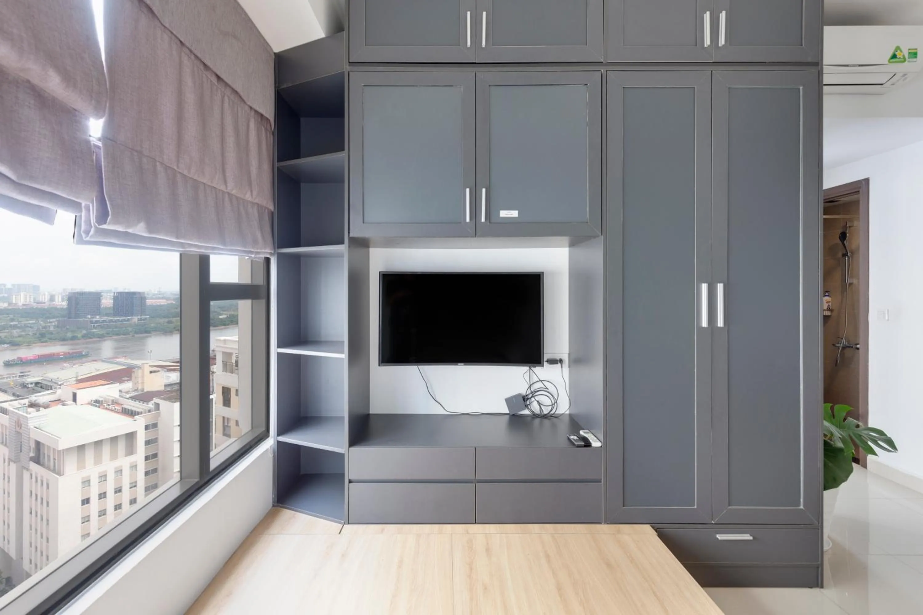 Communal lounge/ TV room in MH Apartment- Tresor- spacious and cozy center D4