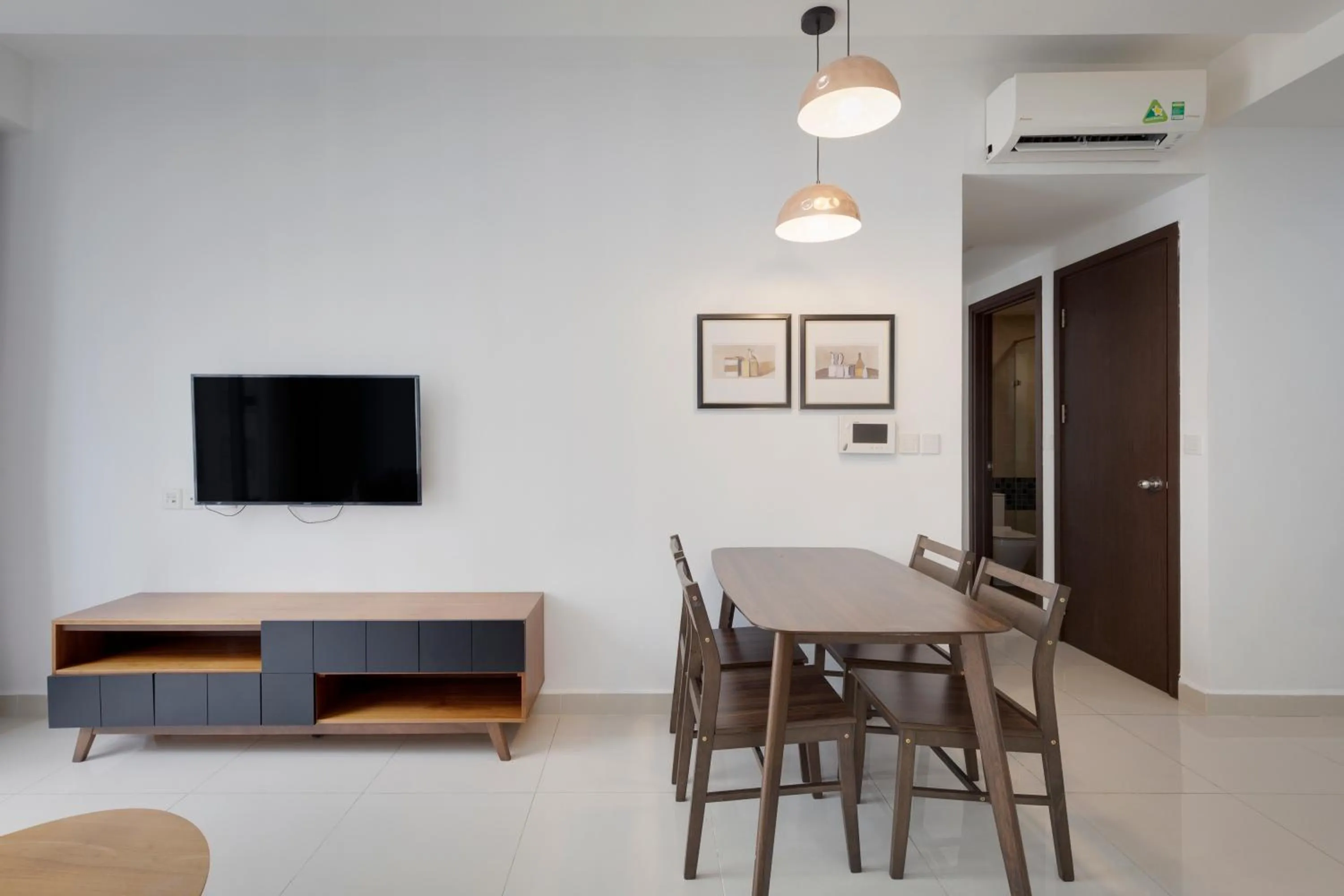 TV and multimedia in MH Apartment- Tresor- spacious and cozy center D4