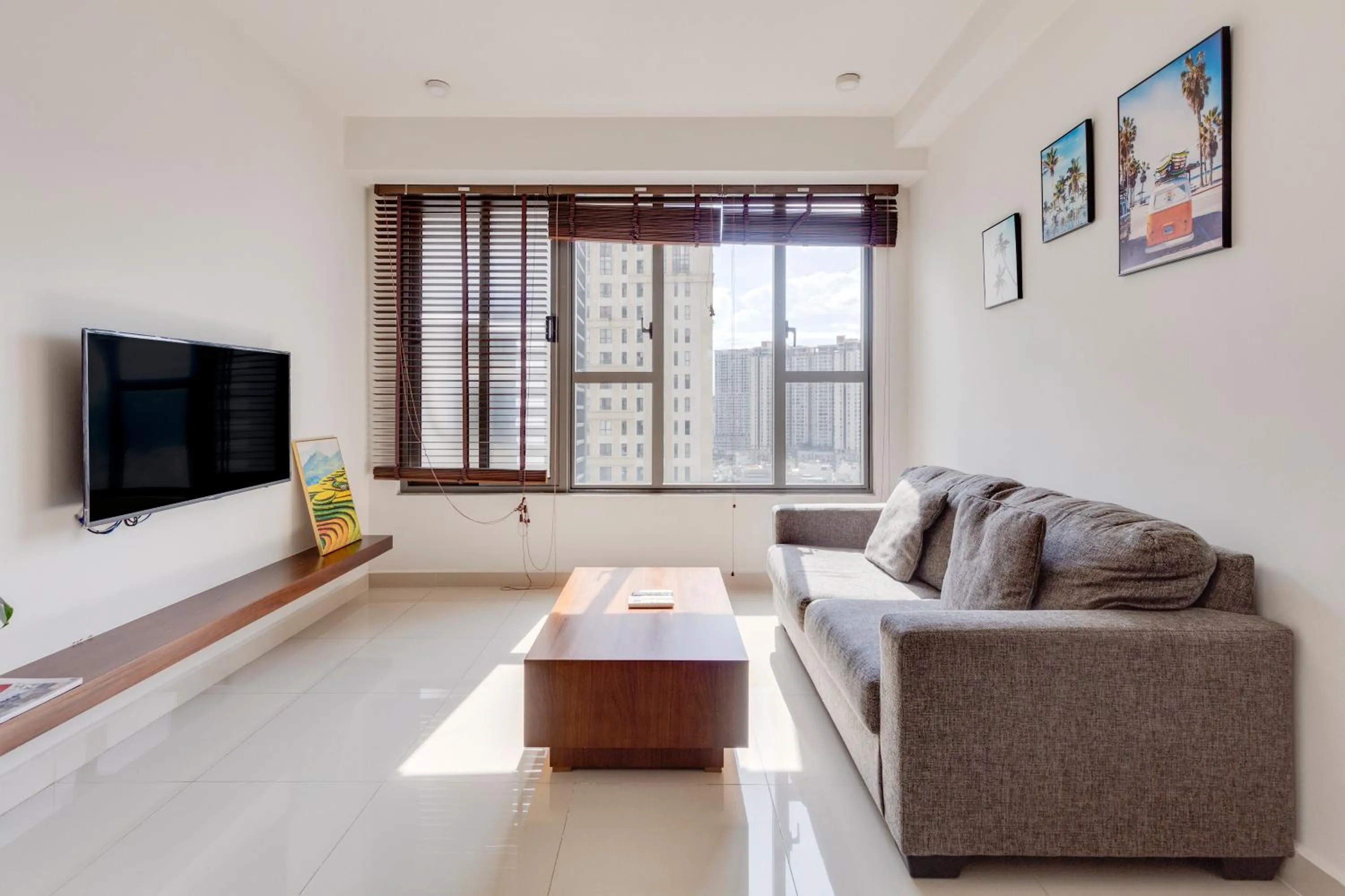 Communal lounge/ TV room in MH Apartment- Tresor- spacious and cozy center D4