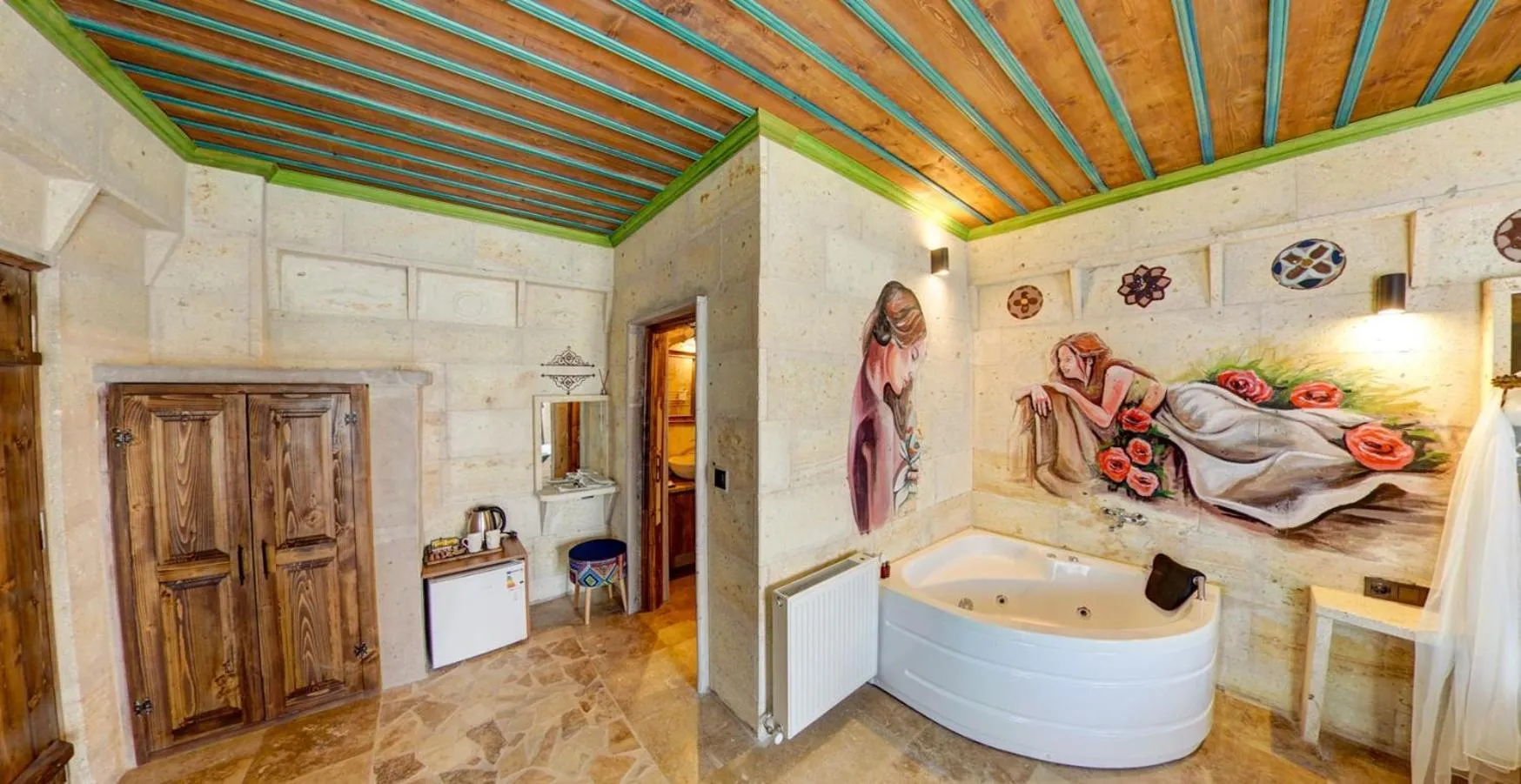 Hot Tub in AKRİTİS STONE HOUSE